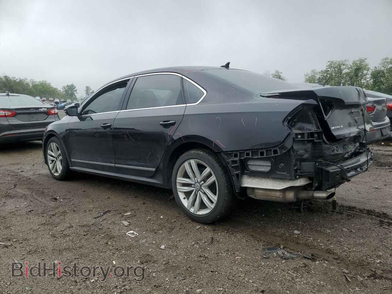 2017 VOLKSWAGEN PASSAT - VIN: 1VWGT7A37HC028358 - Фото 2