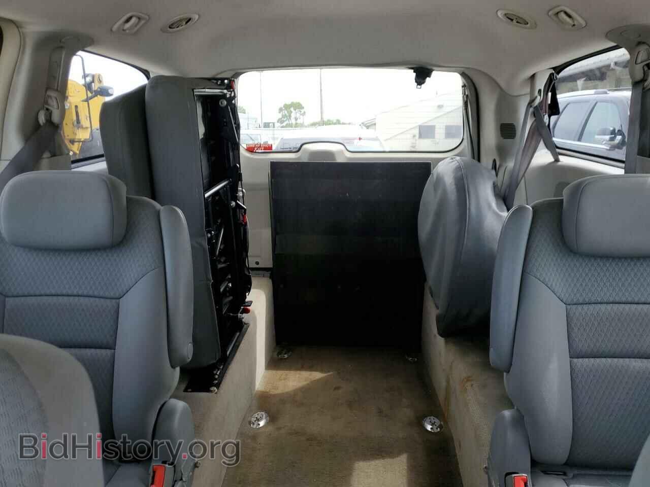 2009 CHRYSLER MINIVAN - VIN: 2A8HR44EX9R656837 - Фото 10