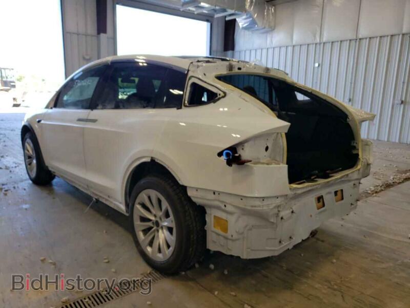 2020 Tesla MODEL X (VIN 5YJXCDE47LF250141) — фото 3 из 10