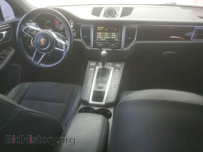 2016 Porsche MACAN (VIN WP1AB2A52GLB42829) — photo 8 of 13