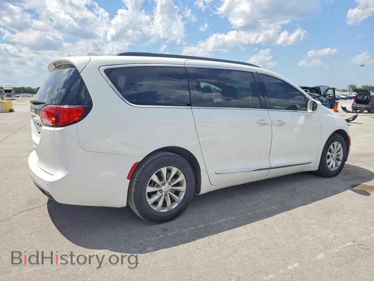 2017 CHRYSLER All Models - VIN: 2C4RC1BG7HR795807 - Photo 3