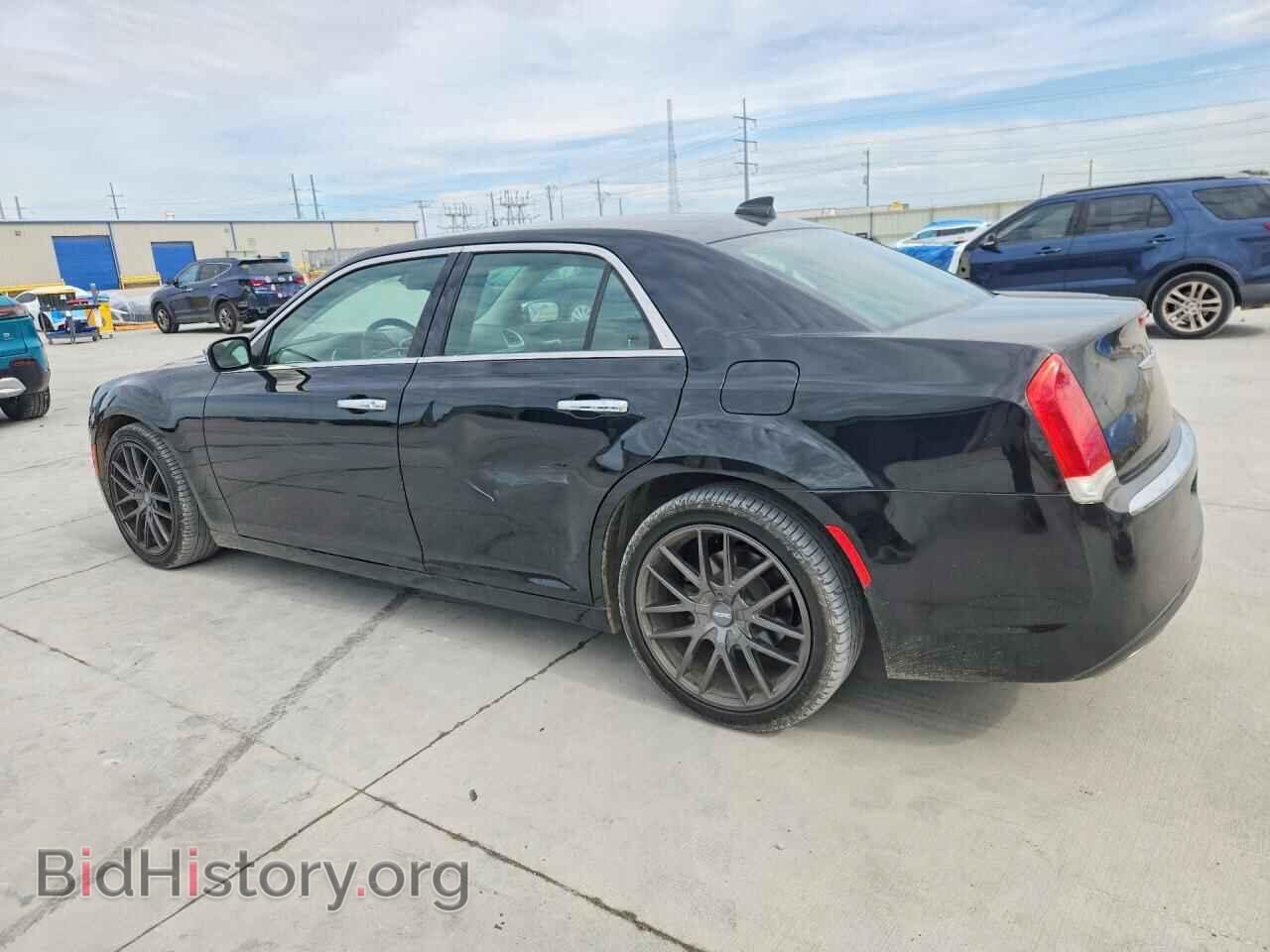 2019 CHRYSLER 300 - VIN: 2C3CCAEG8KH536391 - Фото 2