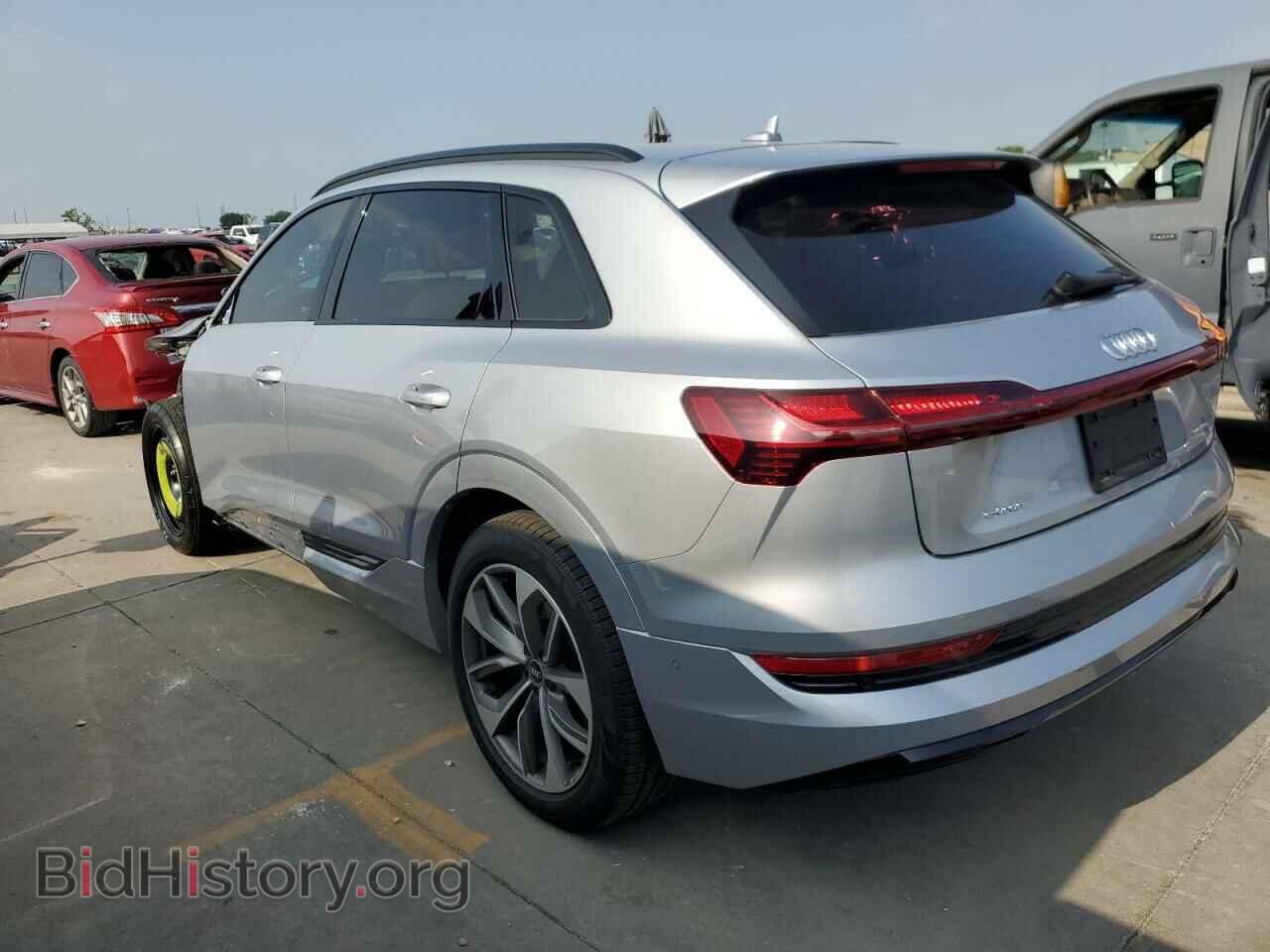 2021 AUDI E-TRON - VIN: WA1LAAGE5MB021903 - Фото 2