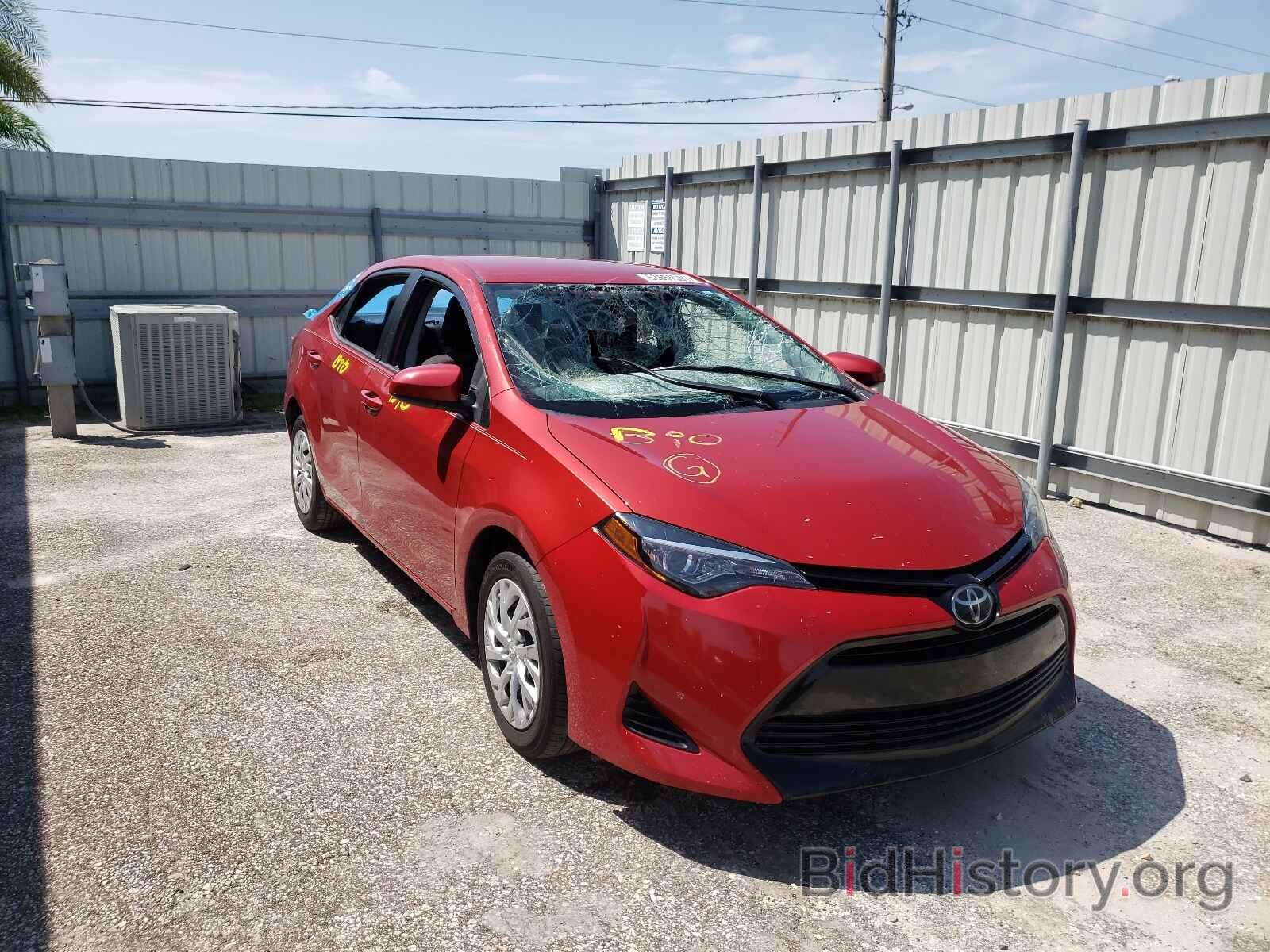 Photo 5YFBURHE5JP778142 - TOYOTA COROLLA 2018