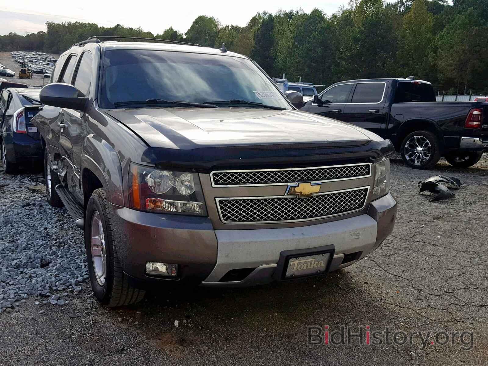 Photo 1GNSCBE05BR380611 - CHEVROLET TAHOE C150 2011