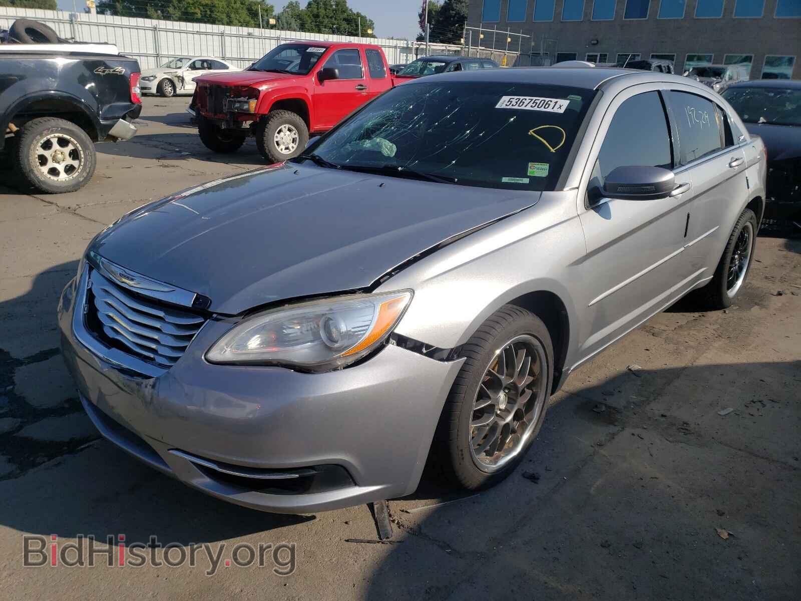 2013 CHRYSLER 200 - VIN: 1C3CCBAB3DN611458 - Фото 2