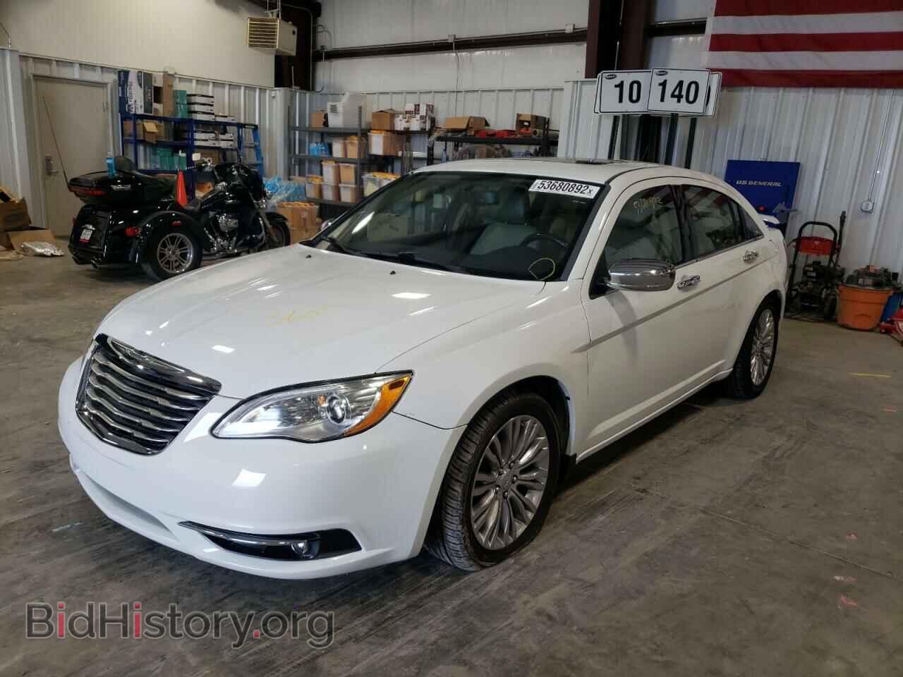 2013 CHRYSLER 200 - VIN: 1C3CCBCG8DN522753 - Фото 2