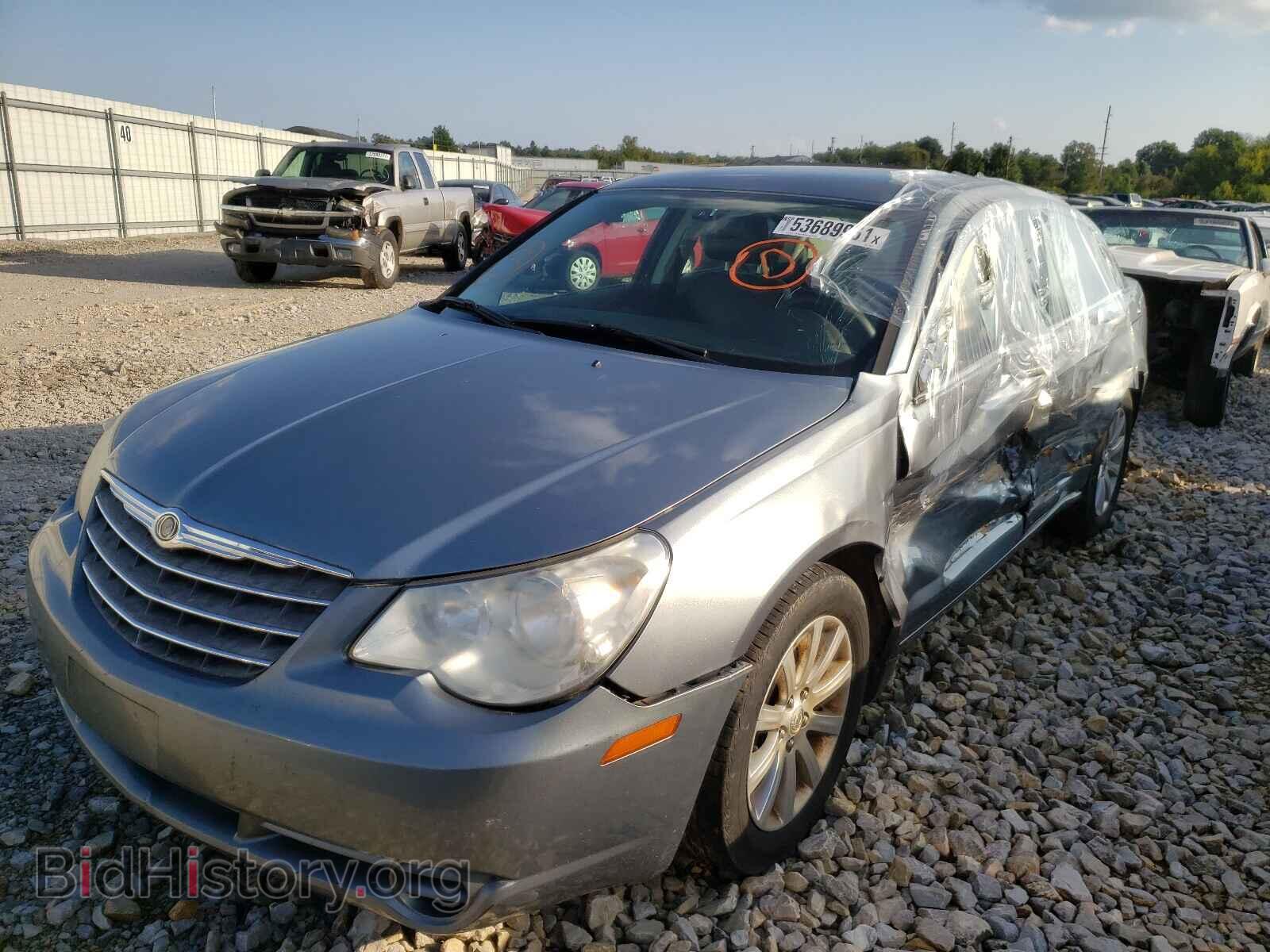 2010 CHRYSLER SEBRING - VIN: 1C3CC5FB4AN152611 - Фото 2