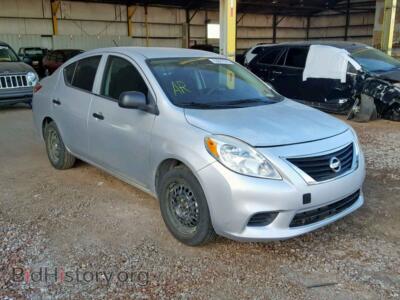 2013 Nissan VERSA Versa S, серебристый — VIN 3N1CN7AP1DL886876, Copart