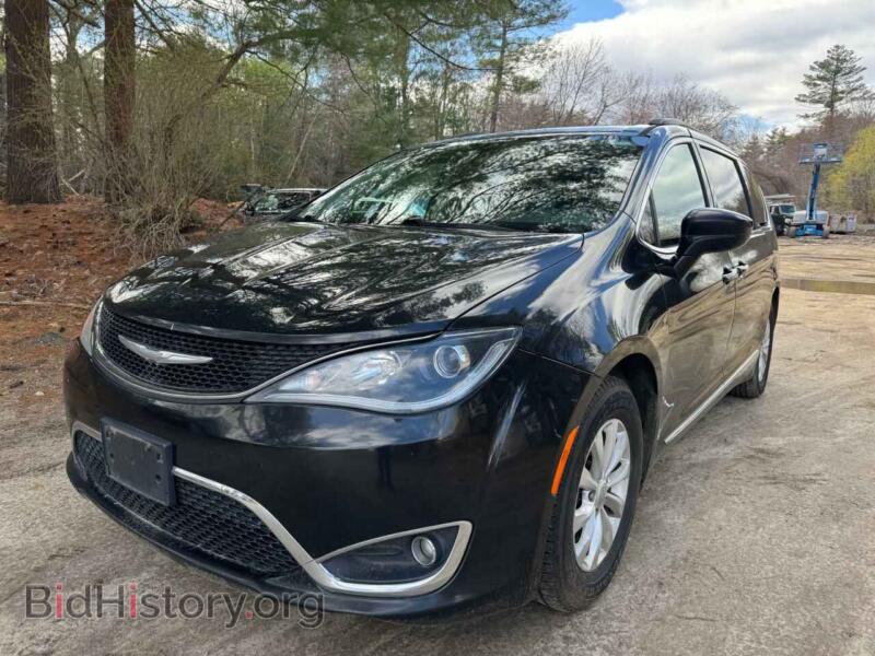 2017 Chrysler PACIFICA (VIN 2C4RC1BG8HR794164) — photo 2 of 12