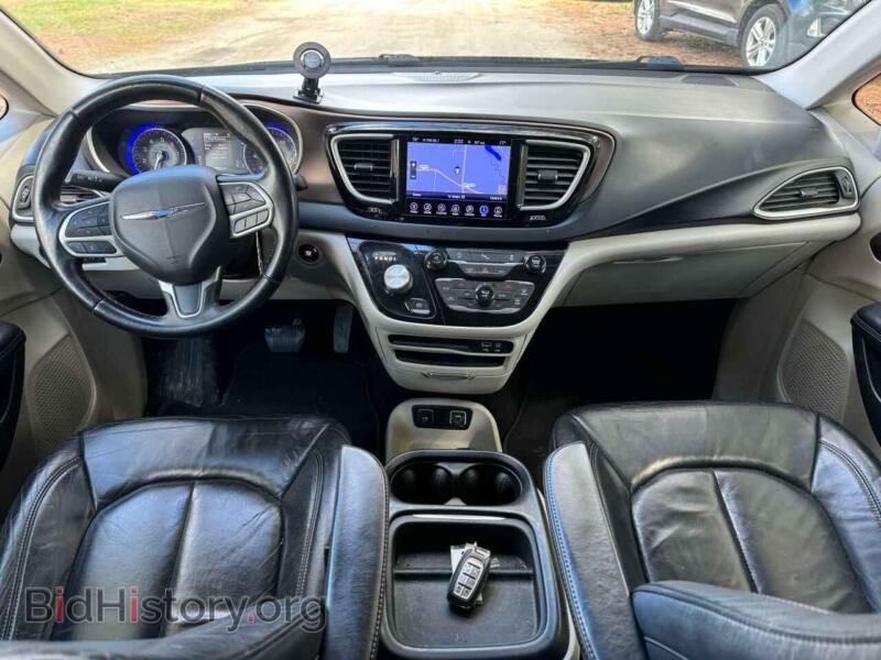 2017 Chrysler PACIFICA (VIN 2C4RC1BG8HR794164) — photo 9 of 12
