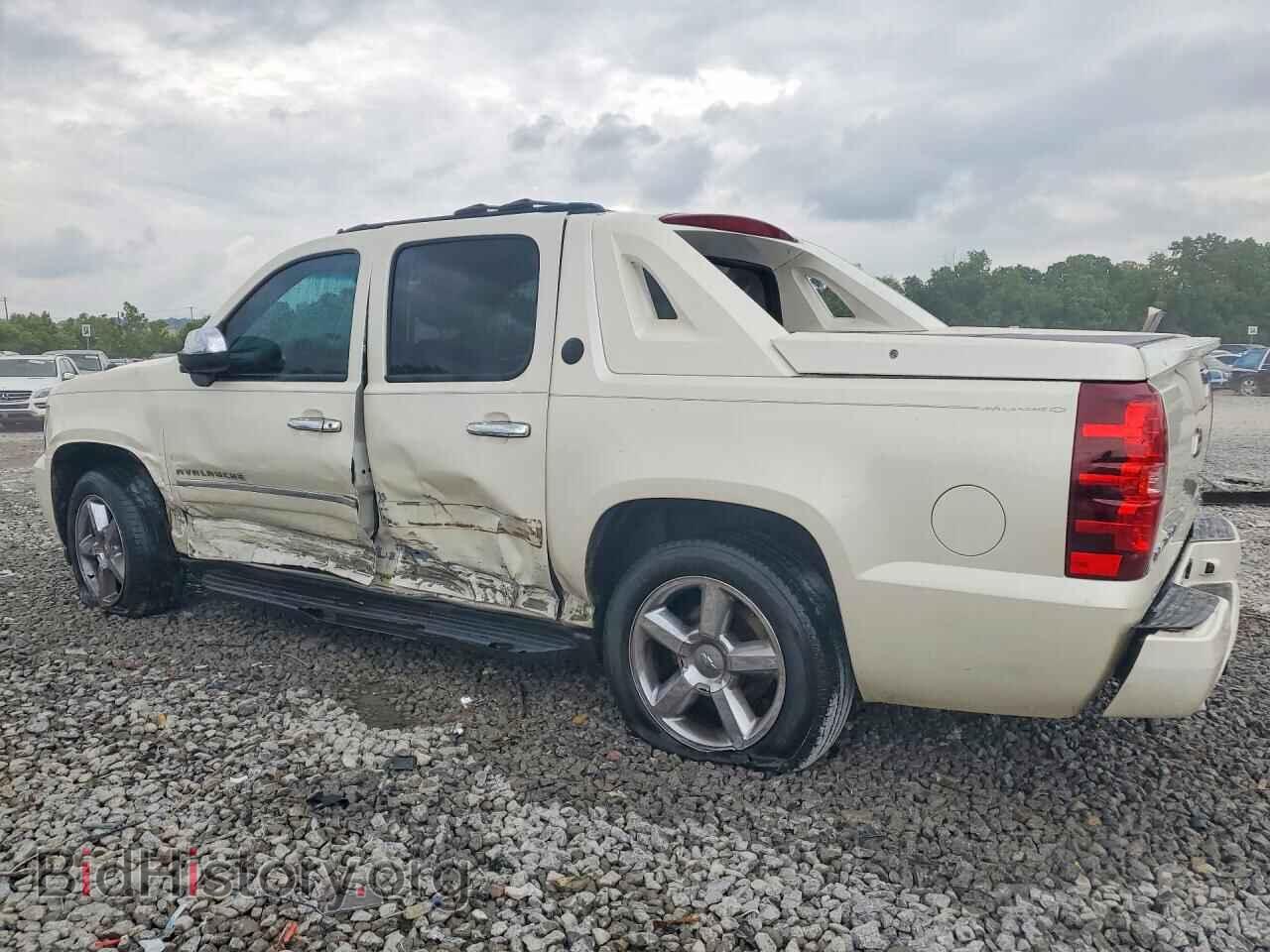 2013 CHEVROLET AVALANCHE - VIN: 3GNMCGE04DG262557 - Фото 2