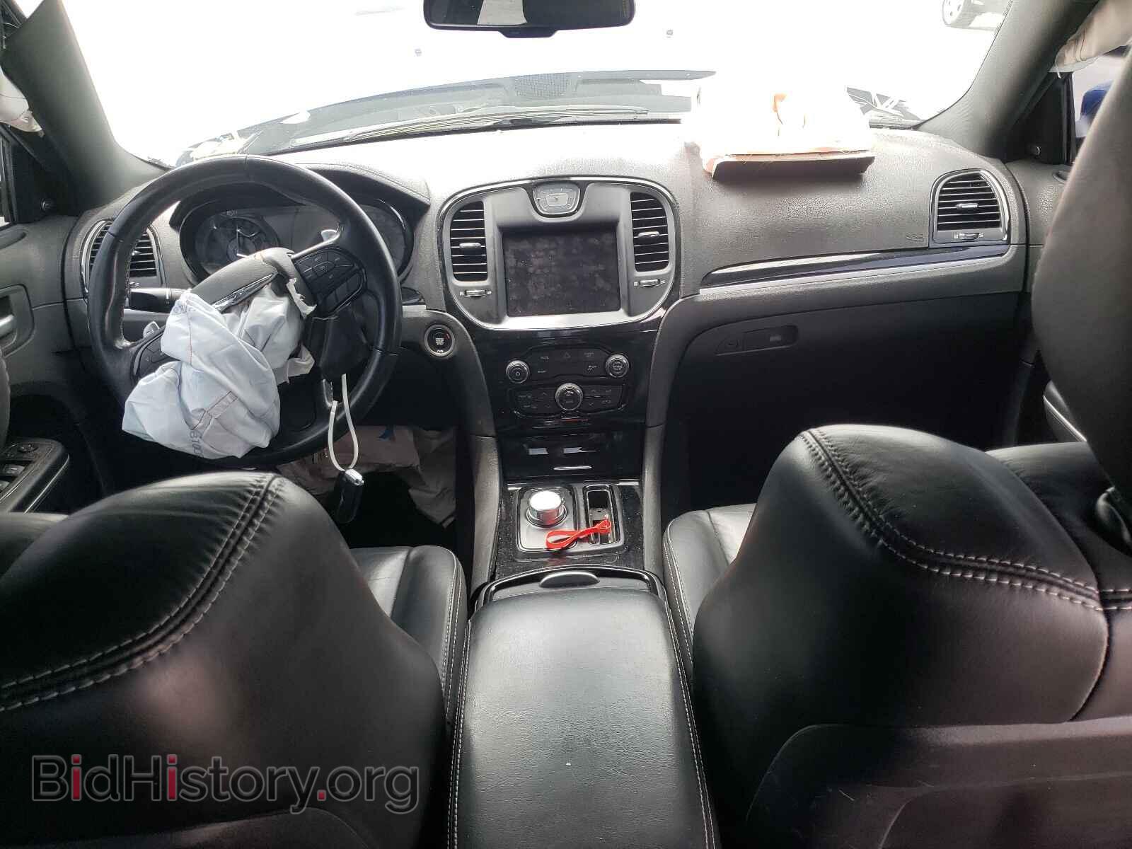 2019 CHRYSLER 300 - VIN: 2C3CCABG8KH548836 - Фото 9