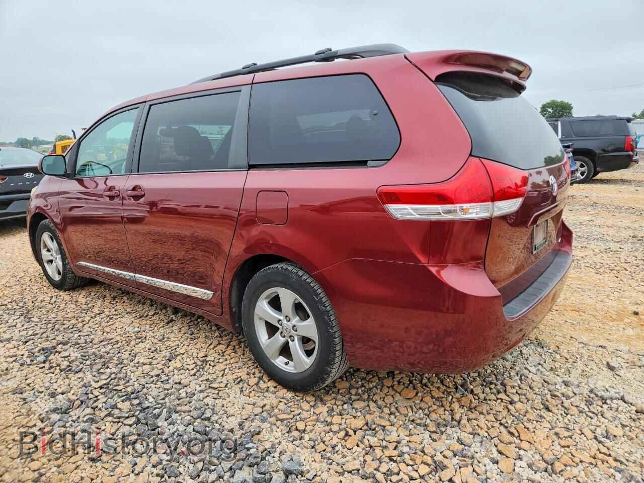 2013 TOYOTA SIENNA - VIN: 5TDKK3DC8DS320744 - Фото 2