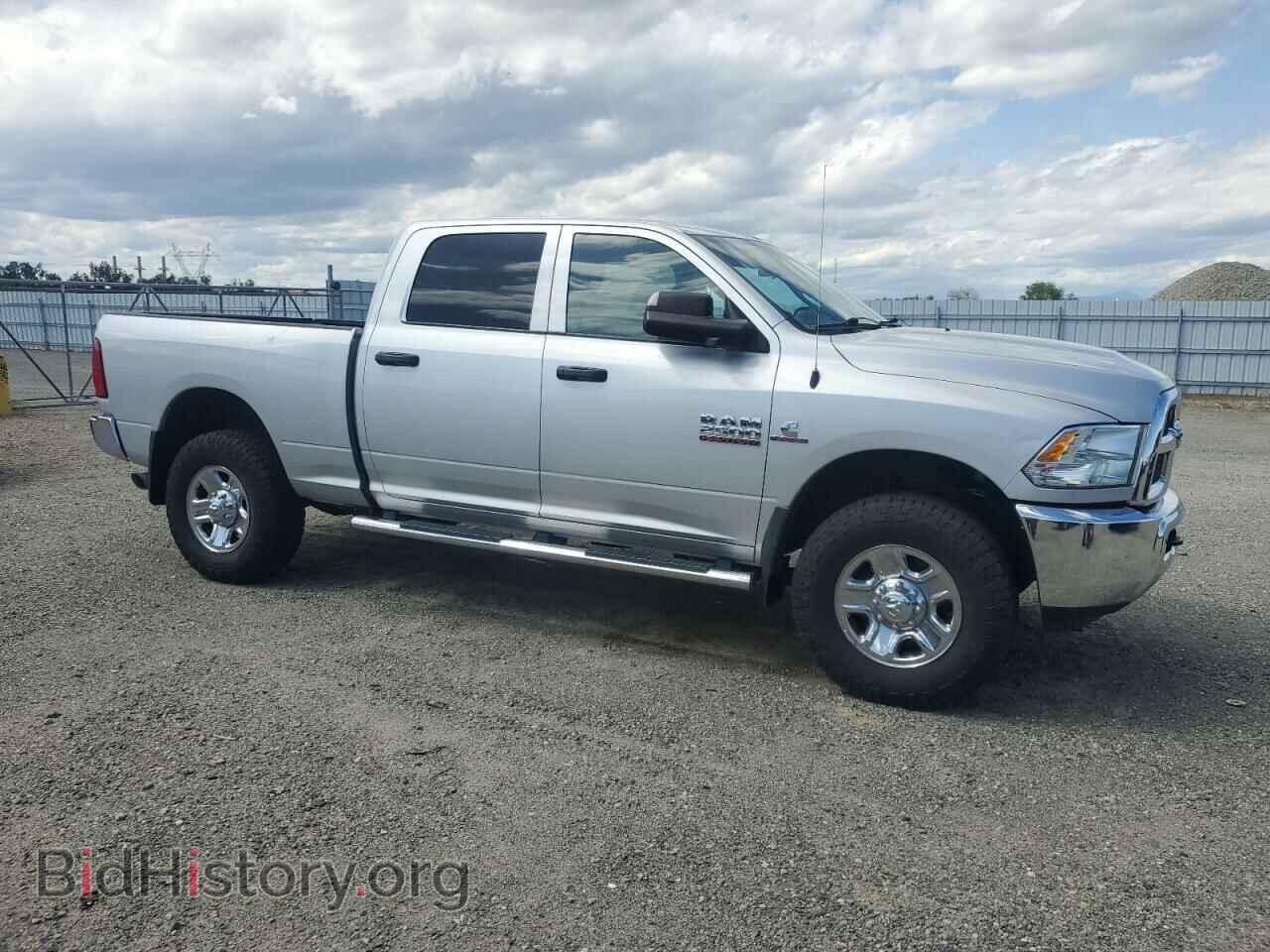 2017 RAM All Models - VIN: 3C6UR5CL2HG744837 - Photo 4