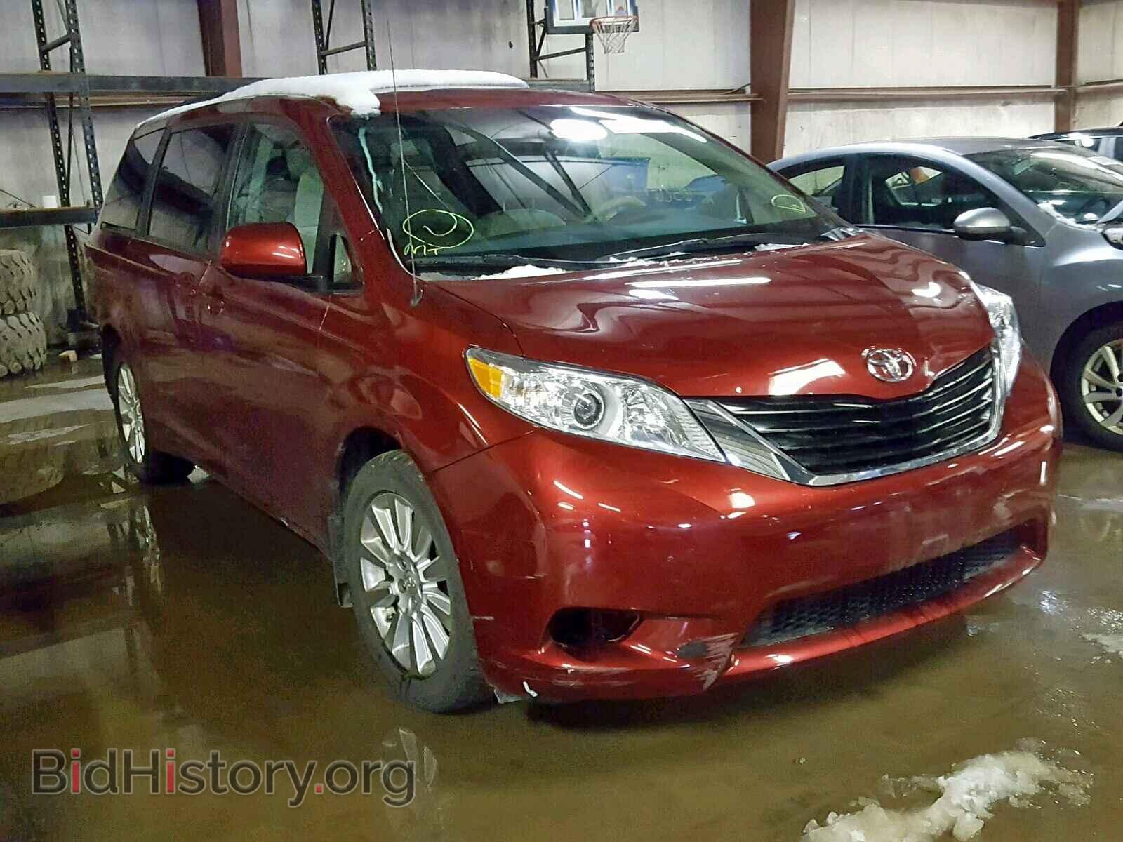 Photo 5TDJK3DC0CS034722 - TOYOTA SIENNA LE 2012