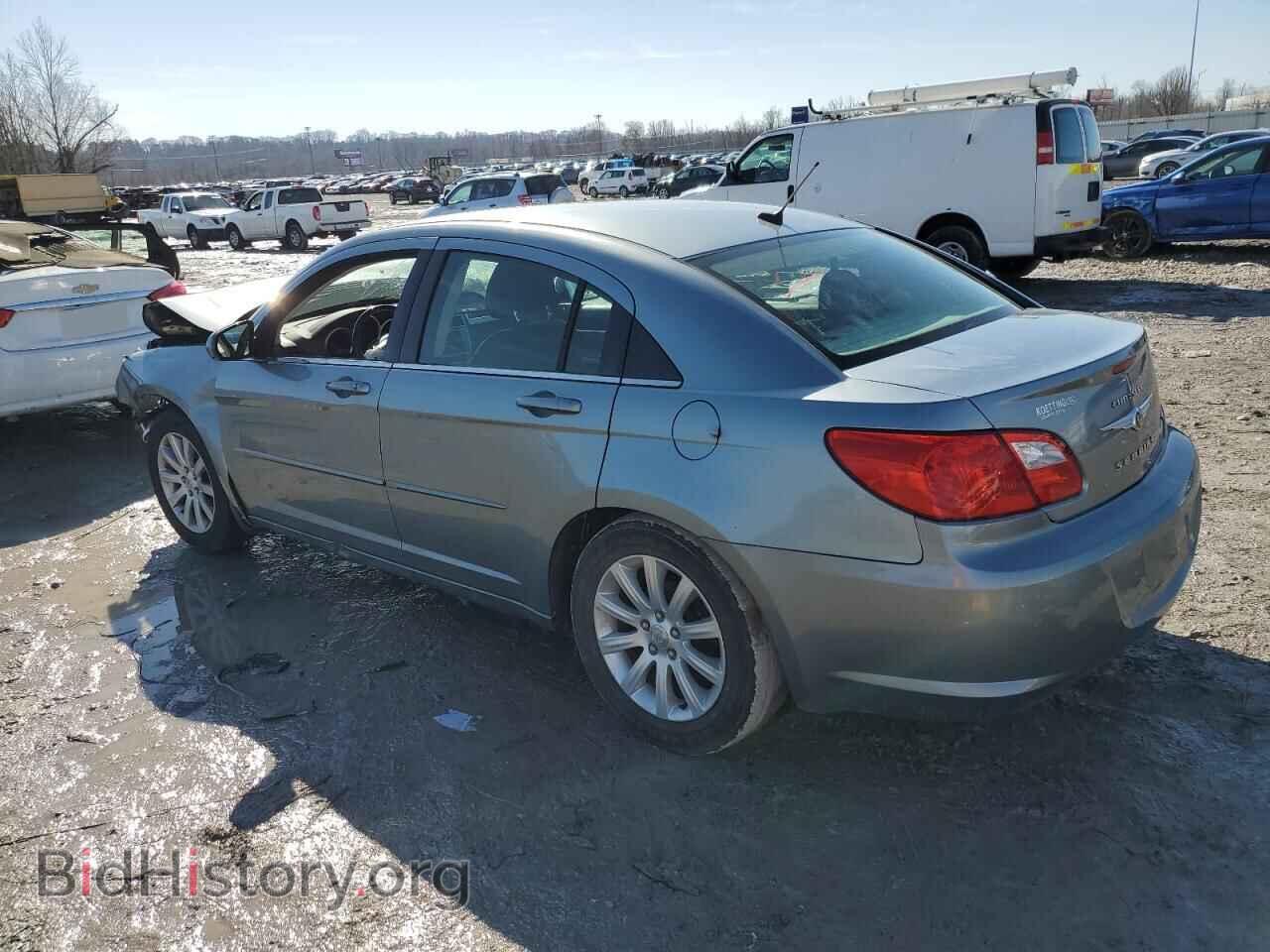 2010 CHRYSLER SEBRING - VIN: 1C3CC5FB6AN147717 - Фото 2