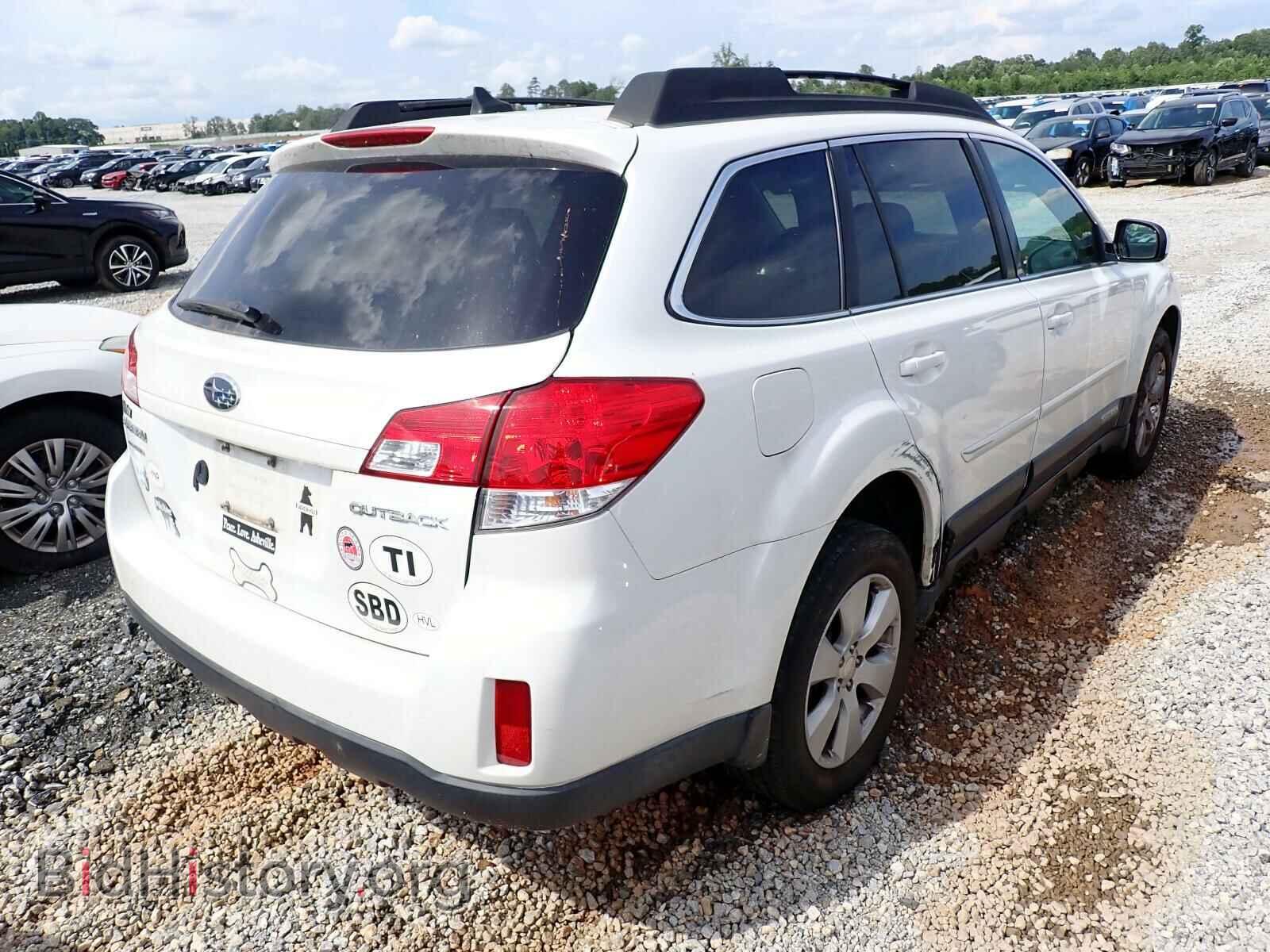 2011 SUBARU OUTBACK - VIN: 4S4BRCKC5B3379338 - Фото 4