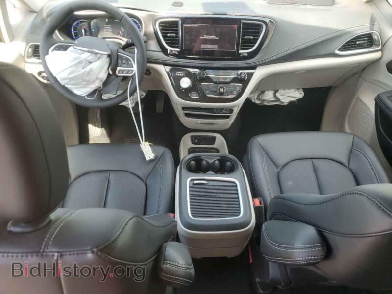 2024 Chrysler PACIFICA (VIN 2C4RC1S75RR193280) — photo 8 of 13