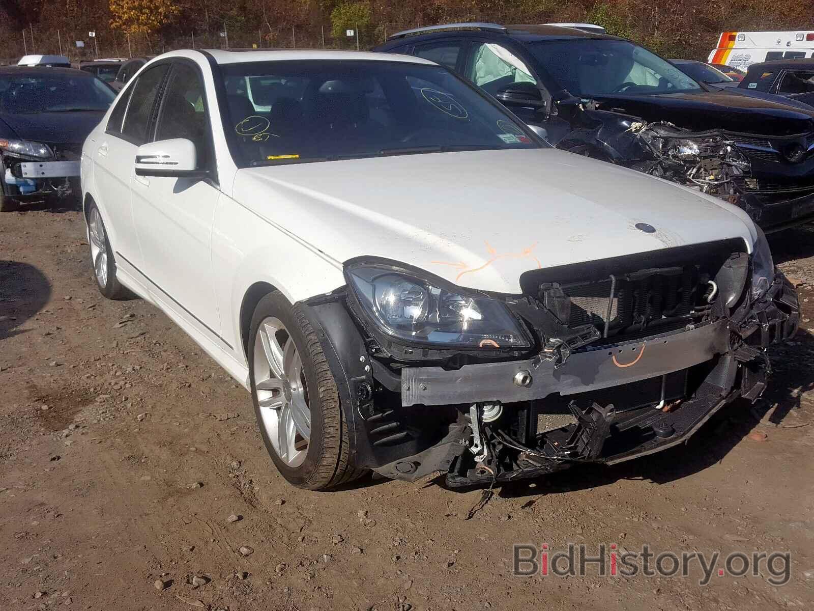 Photo WDDGF8AB5DG050942 - MERCEDES-BENZ C CLASS 2013