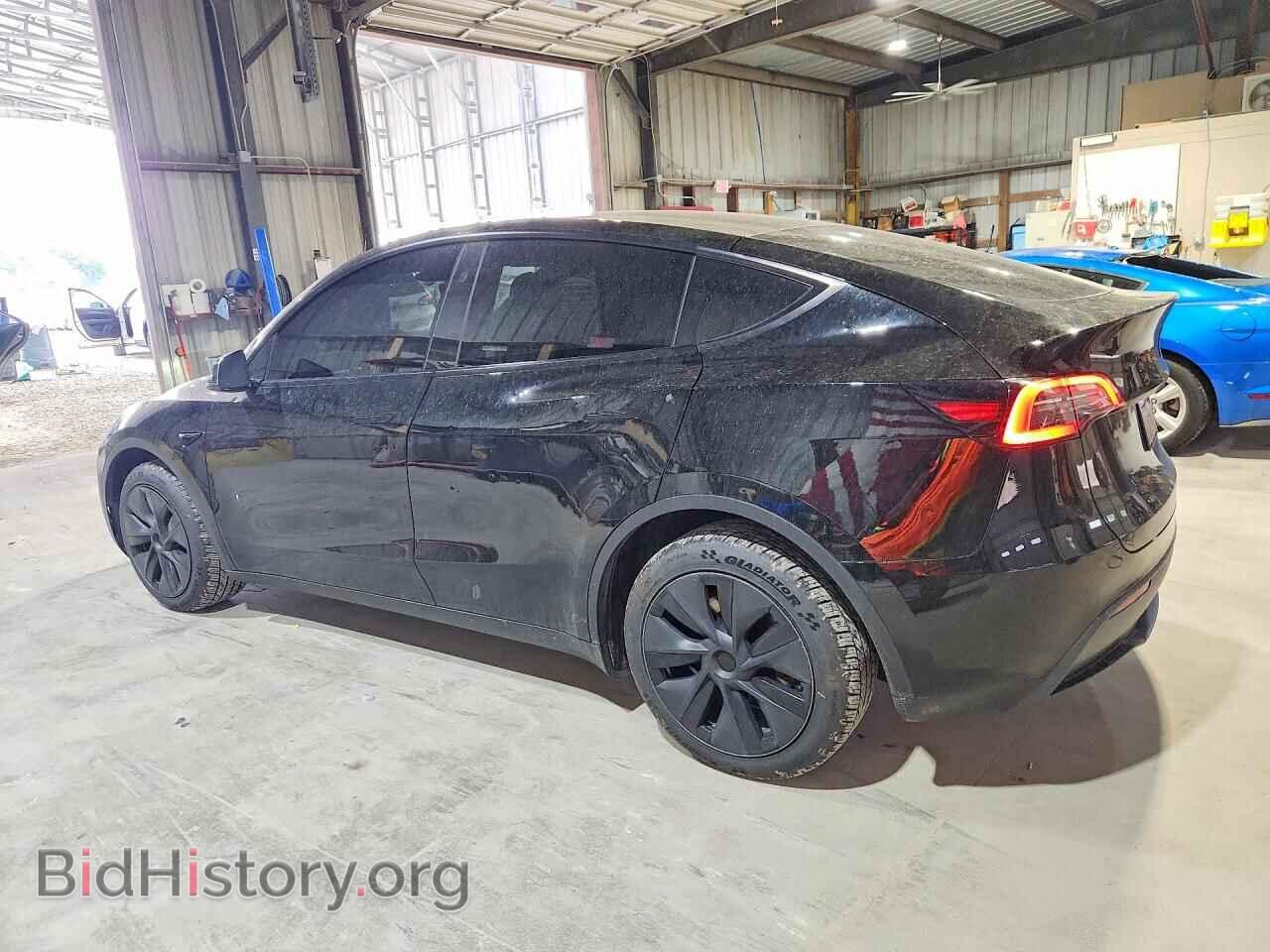 2024 TESLA MODEL Y - VIN: 7SAYGDEE5RA304983 - Фото 2