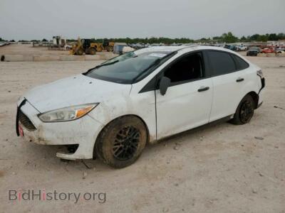 2017 Ford FOCUS S, белый — VIN 1FADP3E24HL313545, Copart
