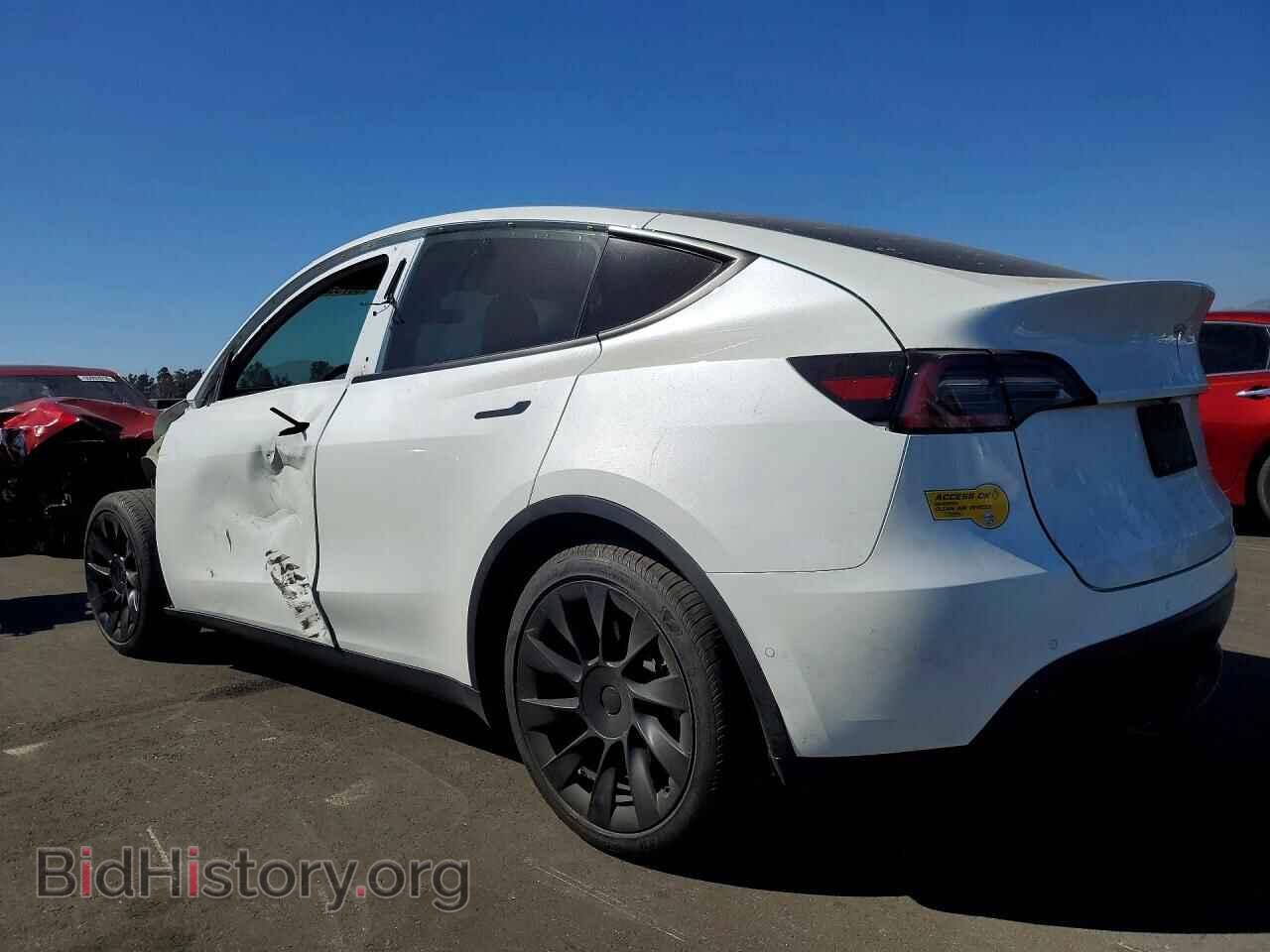 2022 TESLA MODEL Y - VIN: 7SAYGDEE2NF328428 - Фото 2
