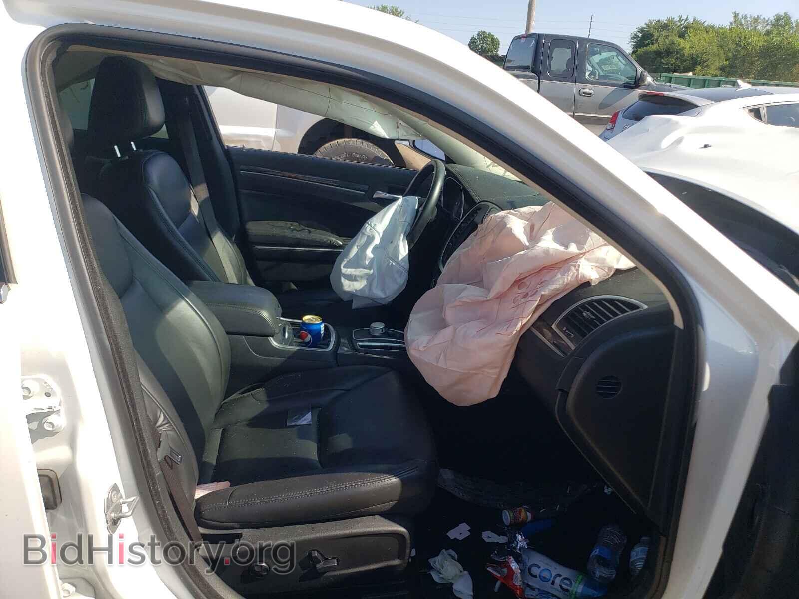 2019 CHRYSLER 300 - VIN: 2C3CCAAG2KH676443 - Фото 5