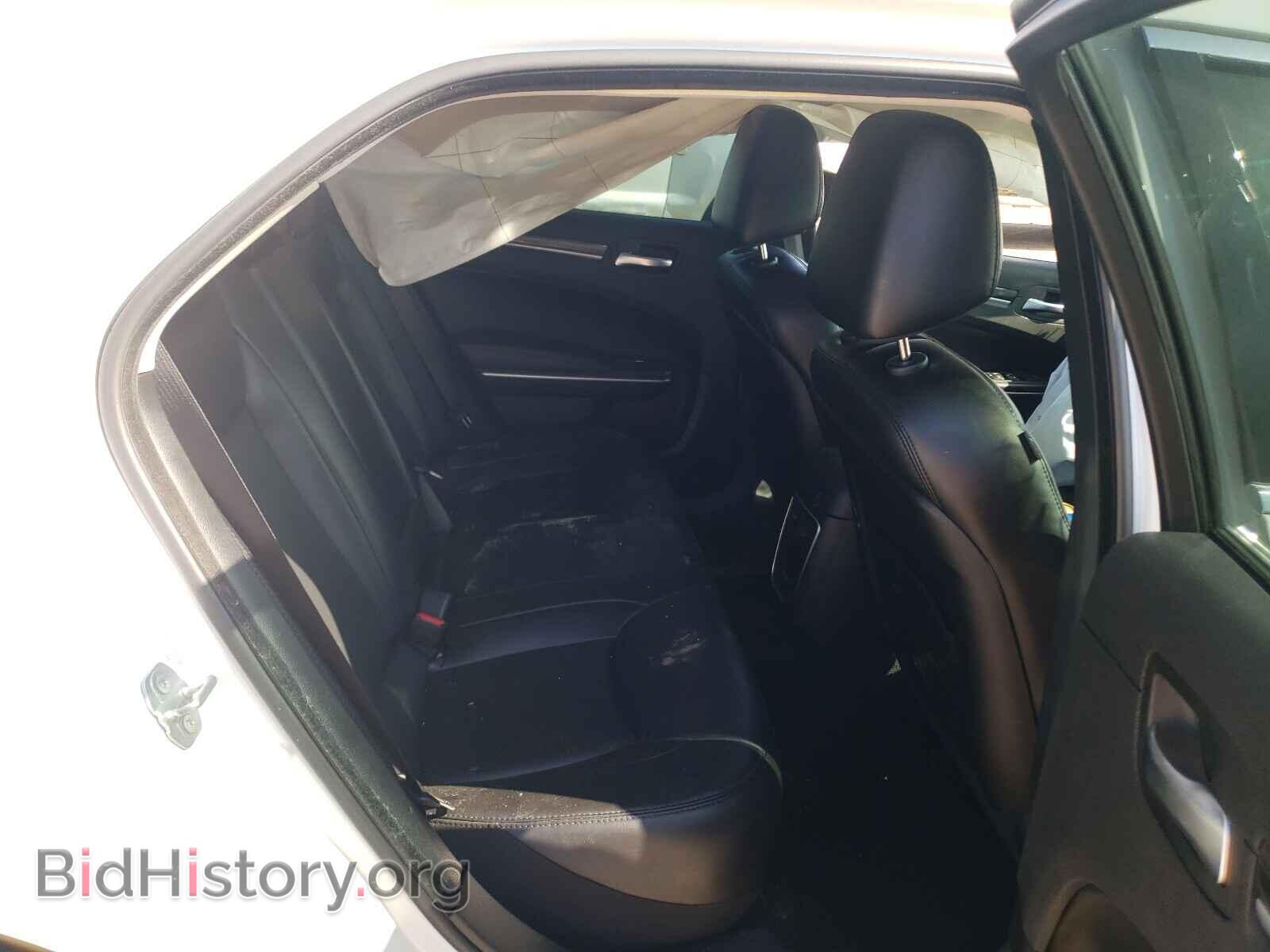 2019 CHRYSLER 300 - VIN: 2C3CCAAG2KH676443 - Фото 6