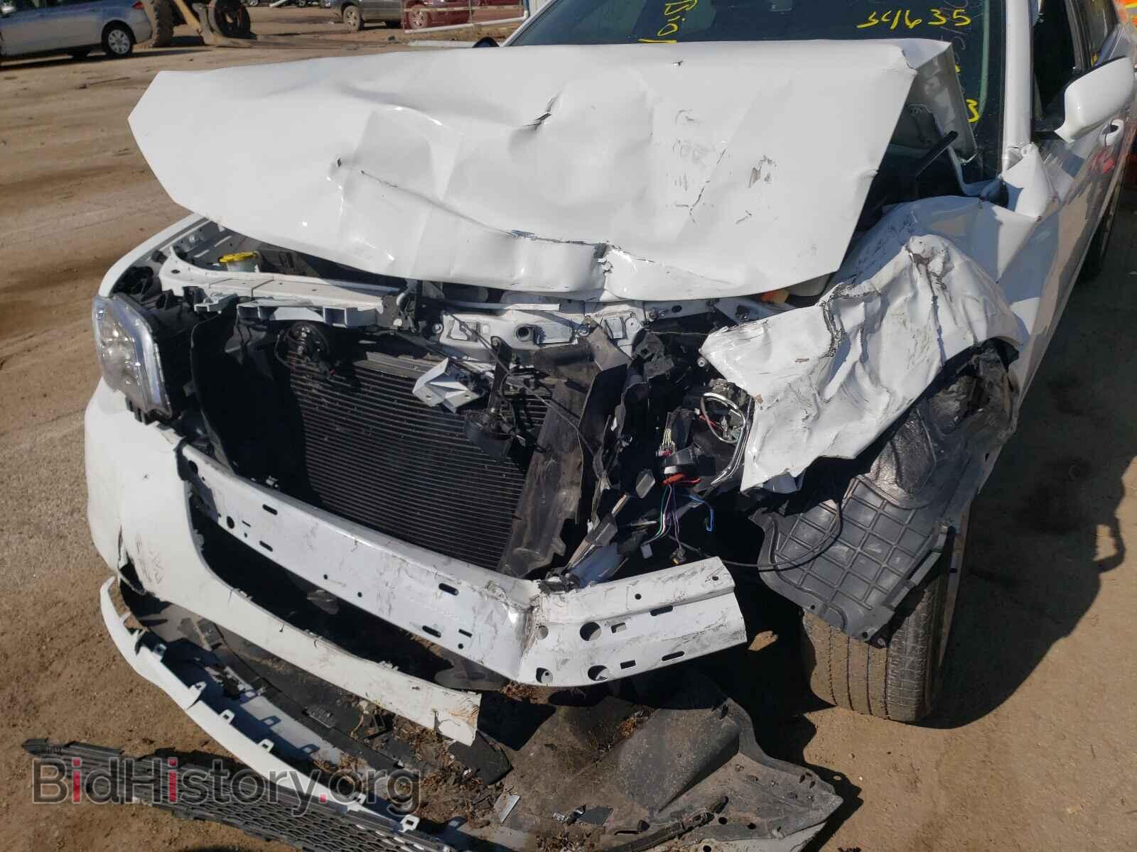 2019 CHRYSLER 300 - VIN: 2C3CCAAG2KH676443 - Фото 9
