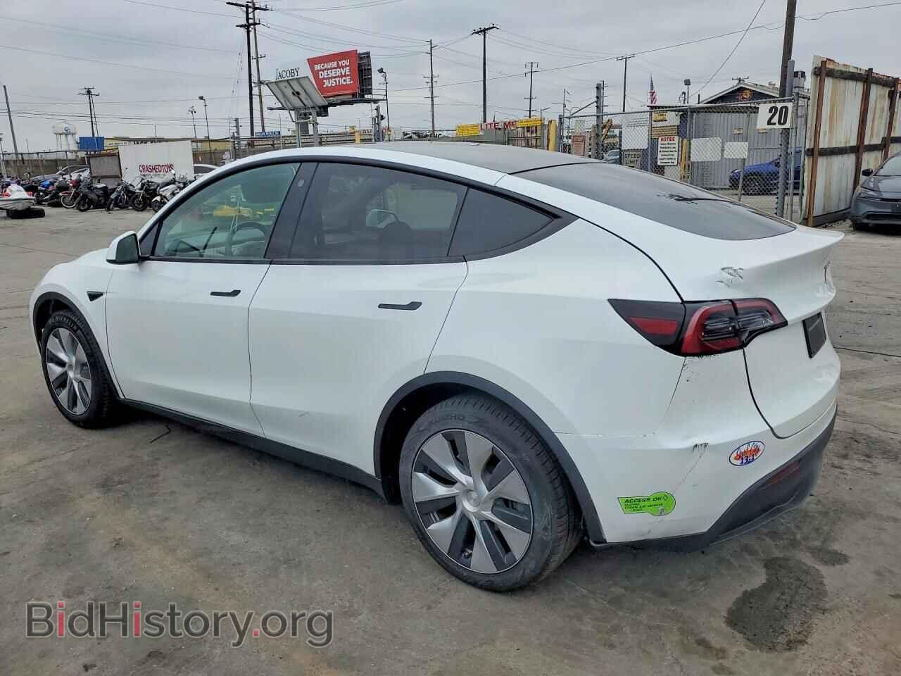 2023 TESLA MODEL Y - VIN: 7SAYGAEEXPF742736 - Фото 2