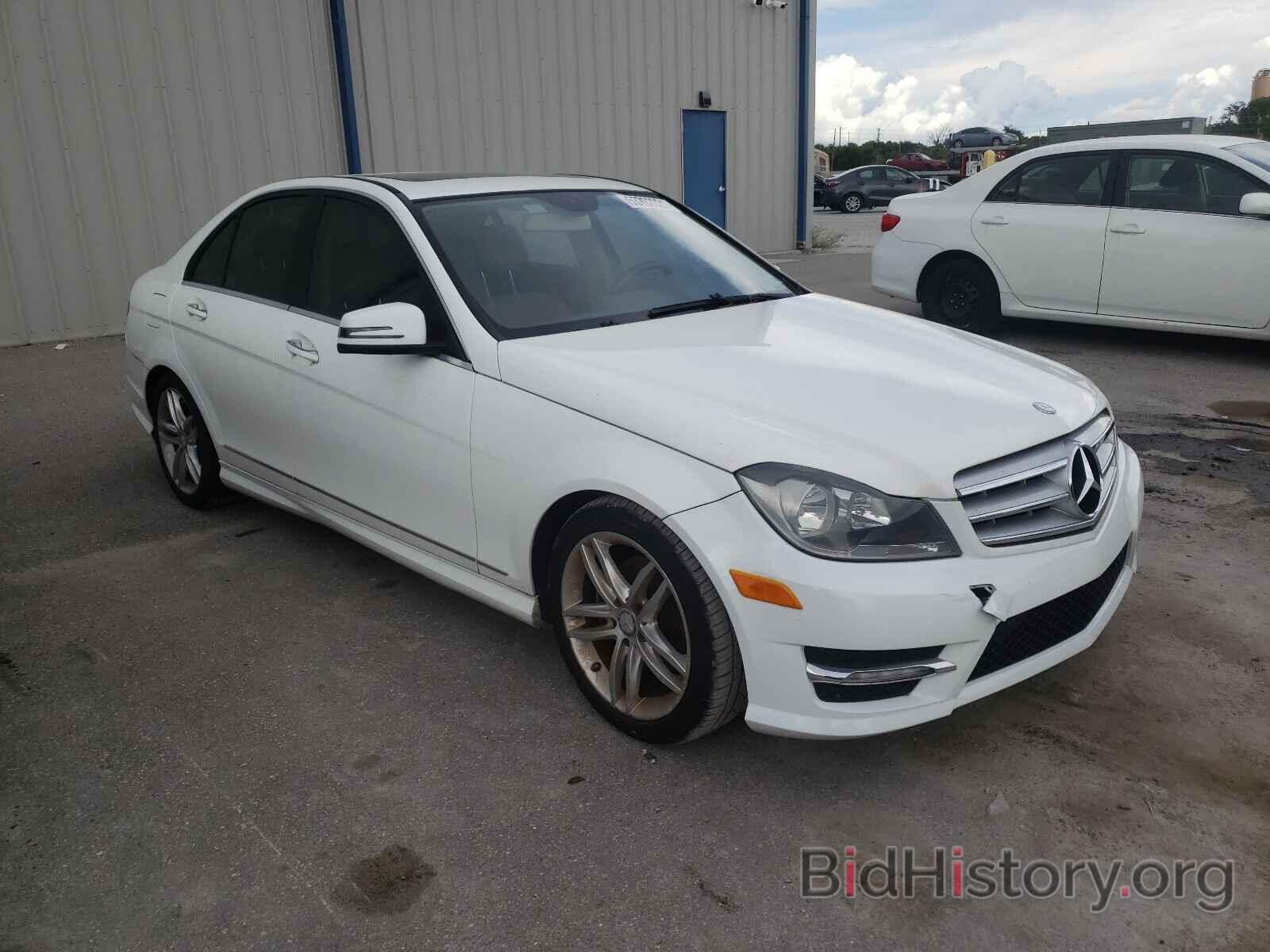 Photo WDDGF4HB3DR252584 - MERCEDES-BENZ C-CLASS 2013