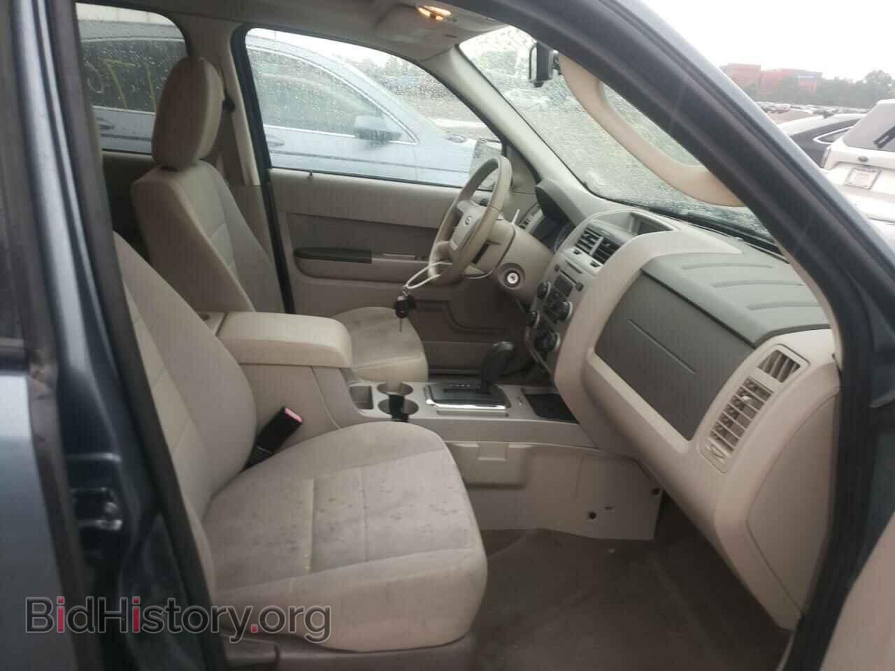 2010 Ford ESCAPE (VIN 1FMCU0D76AKC25517) — photo 5 of 10