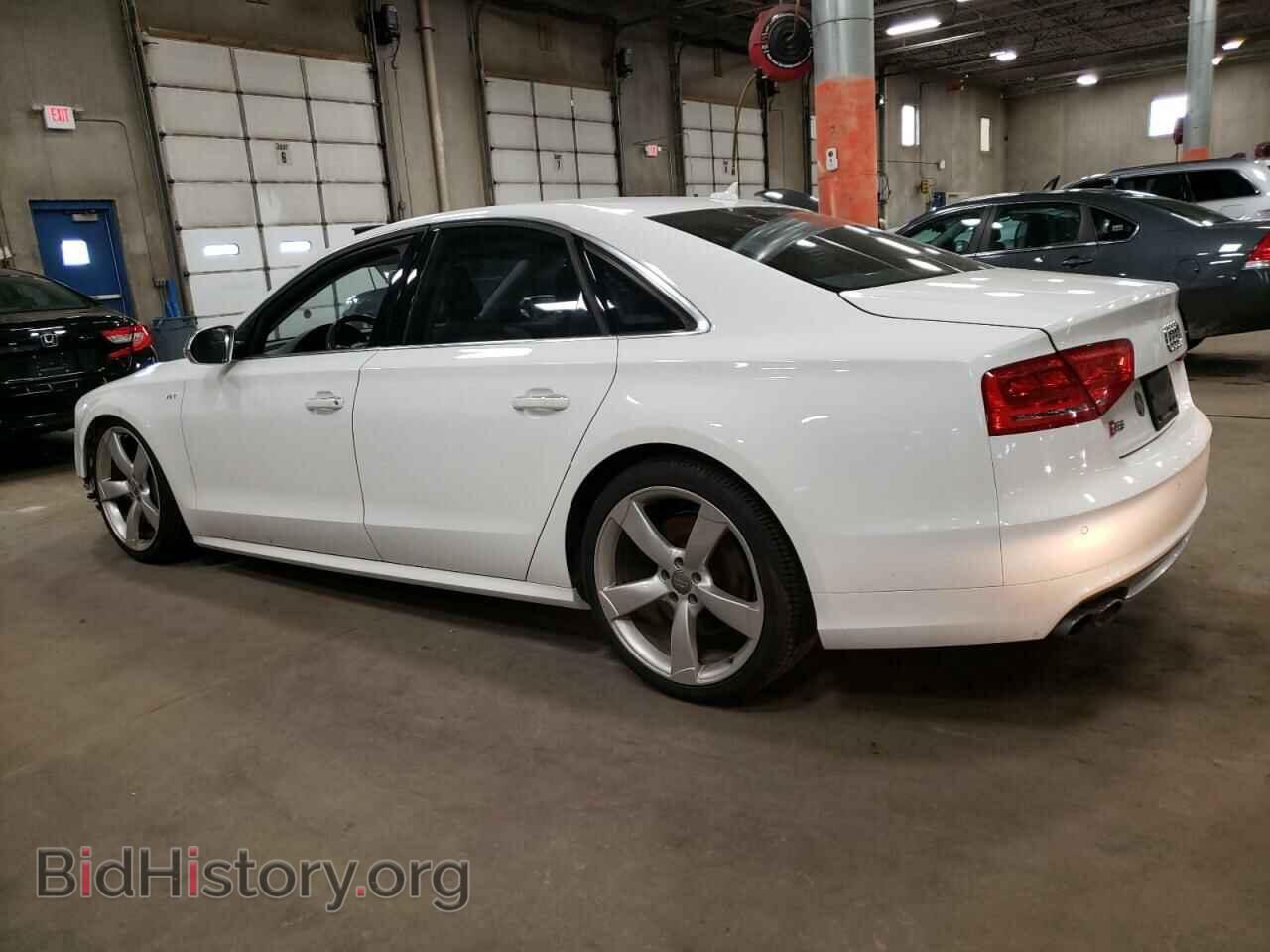 2014 AUDI S8 - VIN: WAUD2AFD5EN005634 - Фото 2