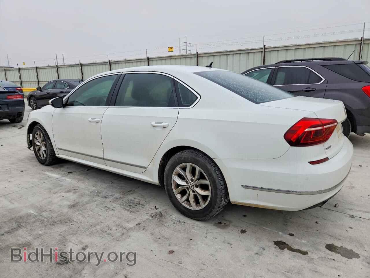 2017 VOLKSWAGEN PASSAT - VIN: 1VWAT7A3XHC053793 - Photo 2