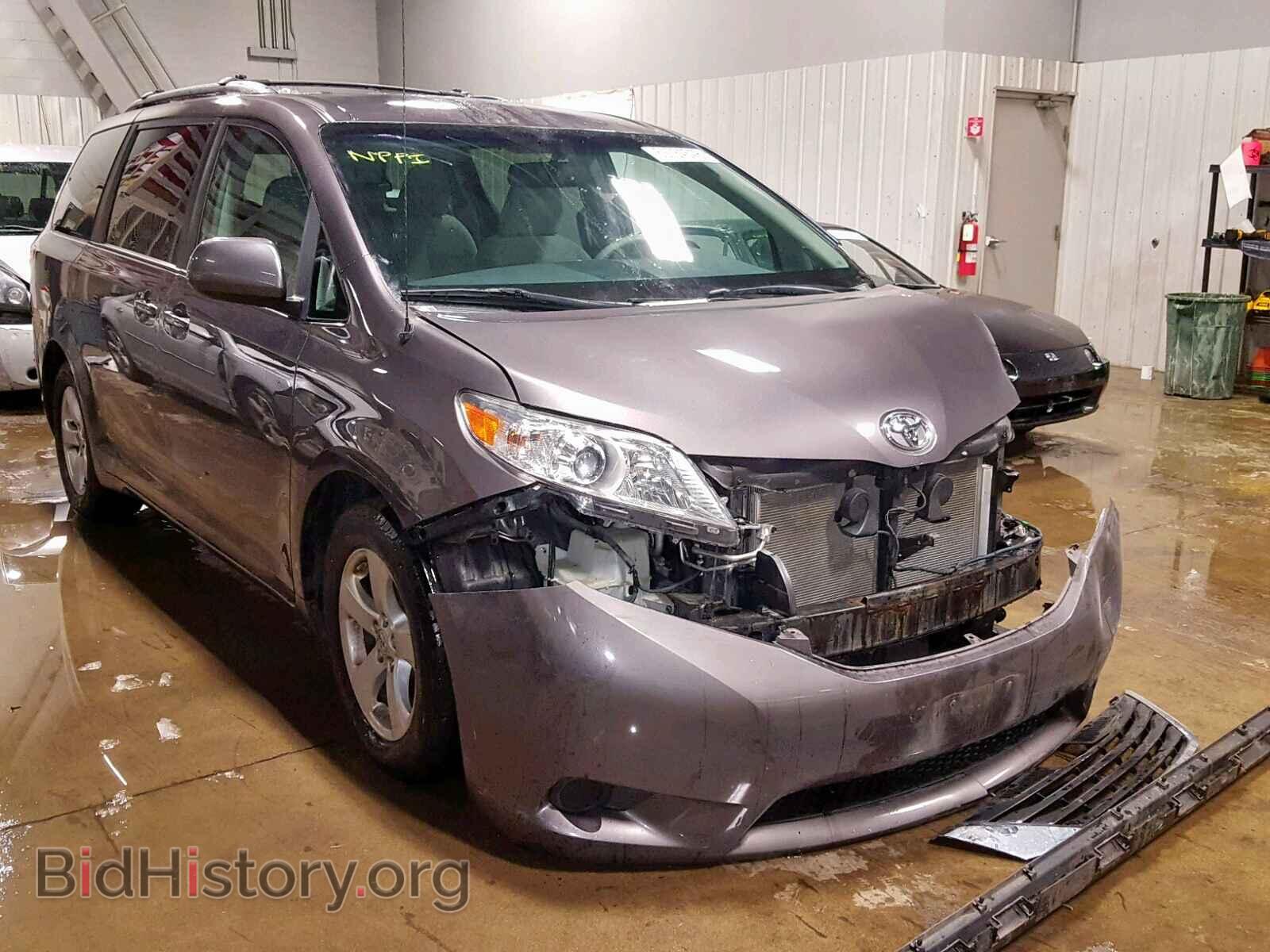 Photo 5TDKK3DC0CS214223 - TOYOTA SIENNA LE 2012