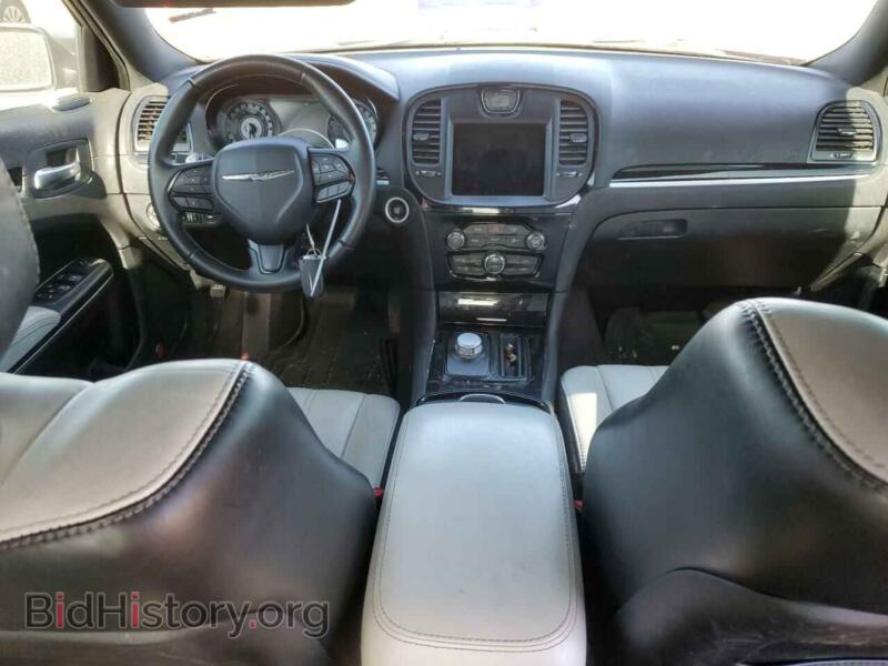 2017 Chrysler 300 (VIN 2C3CCAGG8HH612892) — photo 8 of 12