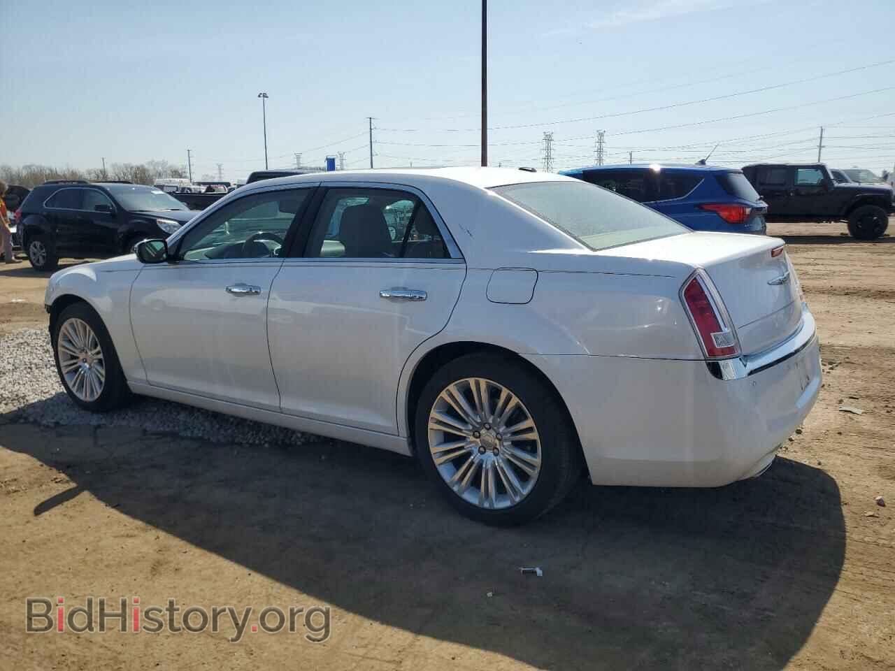 2011 CHRYSLER 300 - VIN: 2C3CA6CT8BH528570 - Фото 2