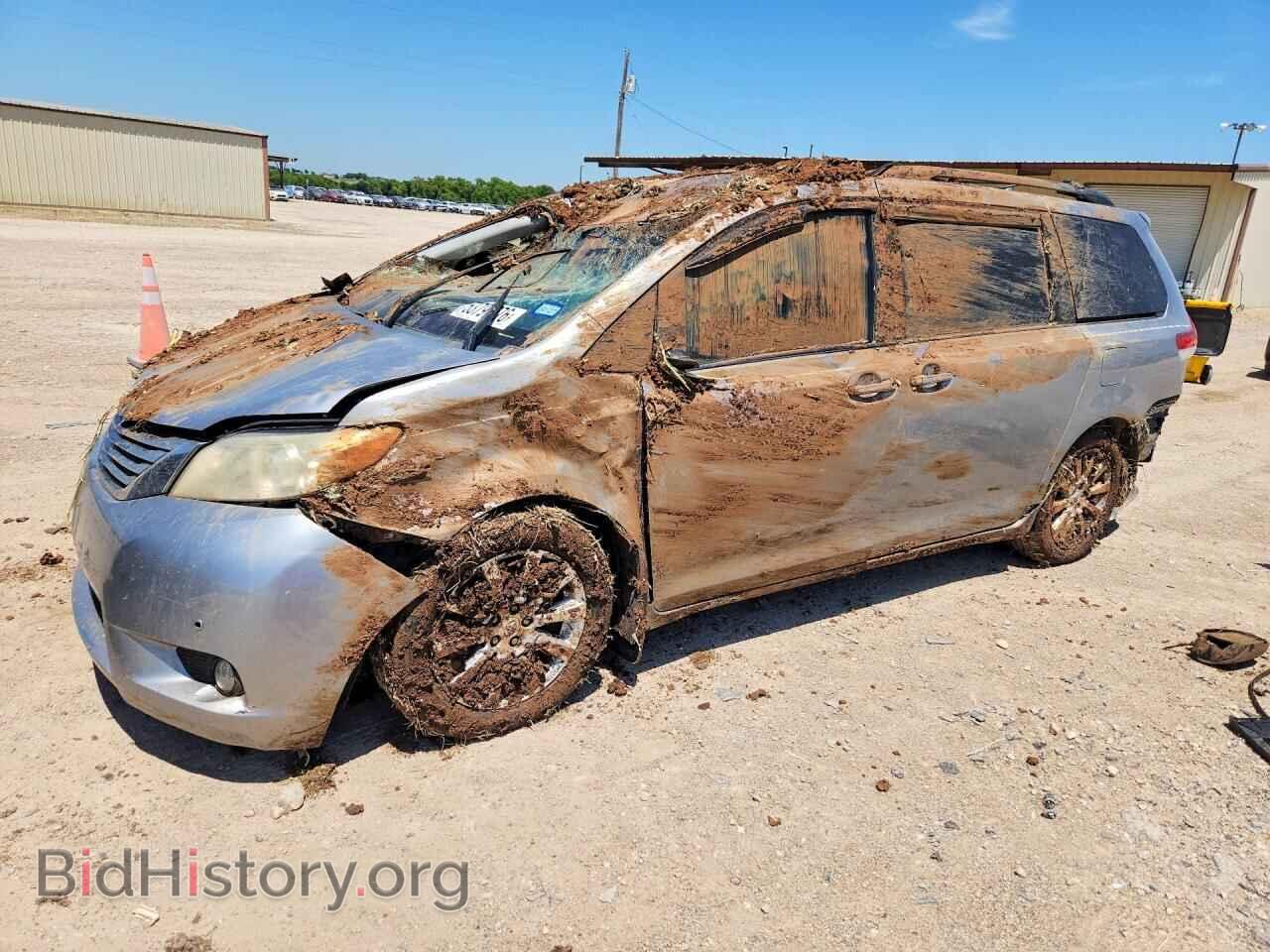 Фотография 5TDYK3DC3BS035876 - TOYOTA SIENNA 2011