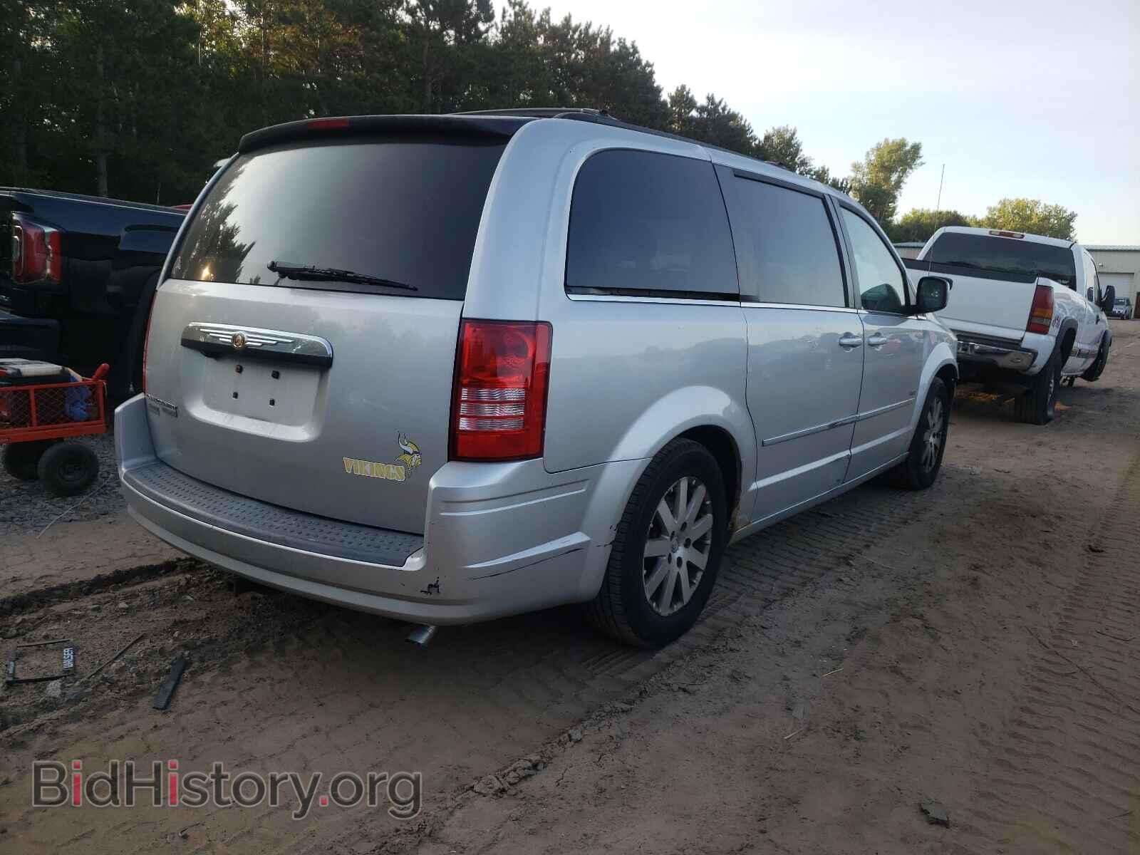 2008 CHRYSLER MINIVAN - VIN: 2A8HR54P68R842803 - Фото 4