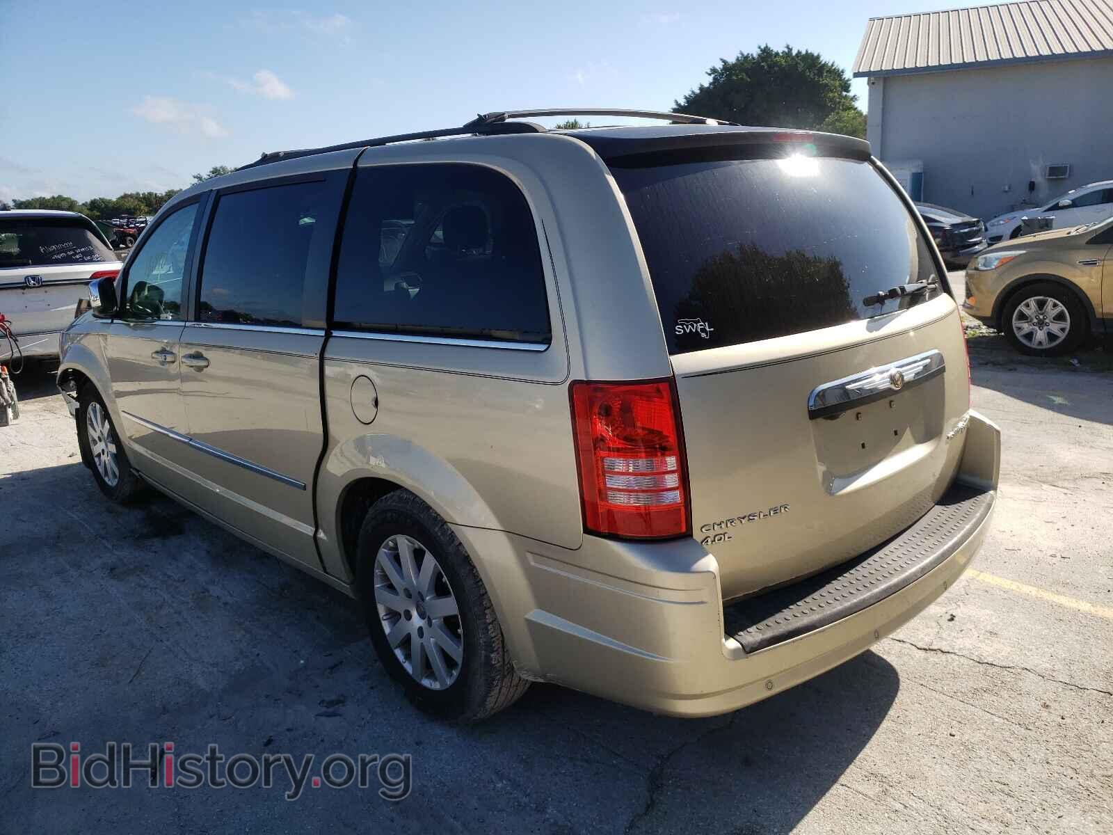 2010 CHRYSLER MINIVAN - VIN: 2A4RR8DX8AR449348 - Фото 3