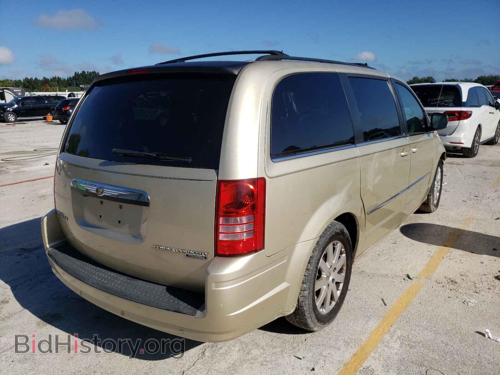 2010 CHRYSLER MINIVAN - VIN: 2A4RR8DX8AR449348 - Фото 4