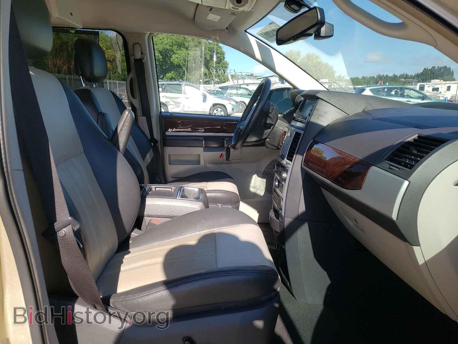 2010 CHRYSLER MINIVAN - VIN: 2A4RR8DX8AR449348 - Фото 5