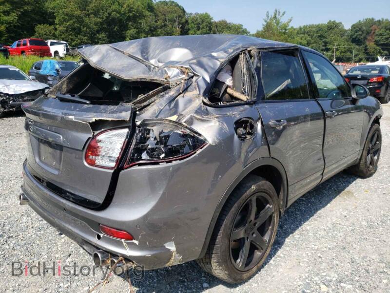 2011 Porsche CAYENNE (VIN WP1AB2A22BLA48822) — photo 4 of 10