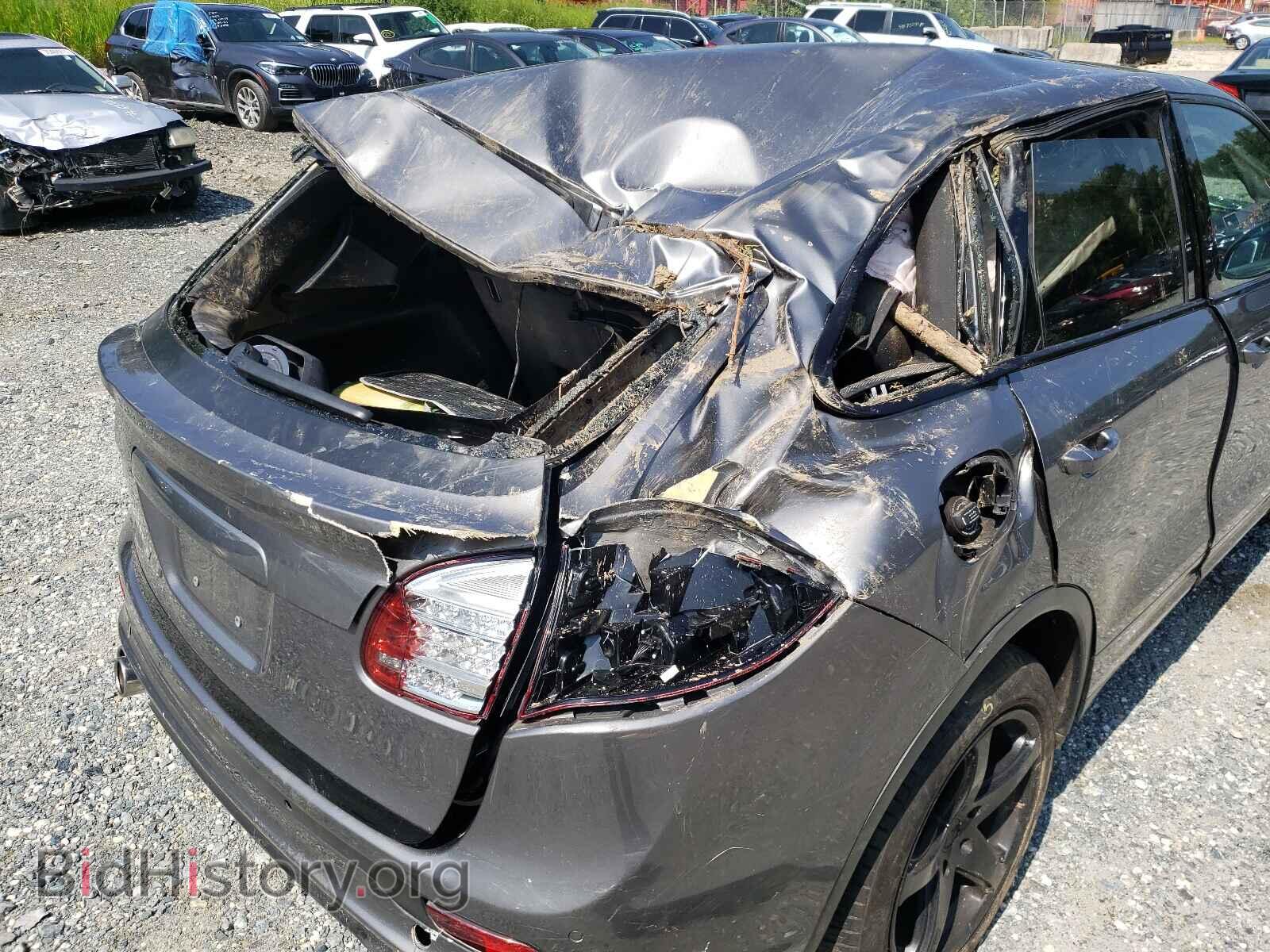 2011 PORSCHE CAYENNE - VIN: WP1AB2A22BLA48822 - Фото 9
