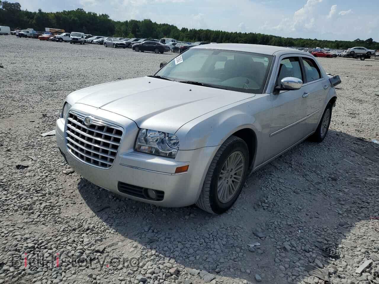 2010 CHRYSLER 300 - VIN: 2C3CA4CD1AH143167 - Фото 2