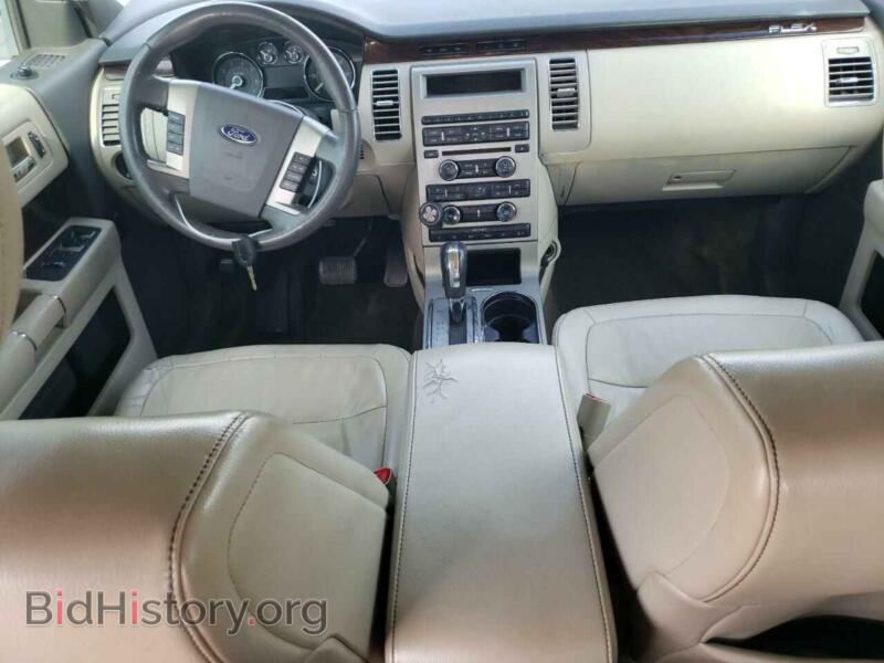 2011 Ford FLEX (VIN 2FMGK5CC6BBD32467) — photo 8 of 13