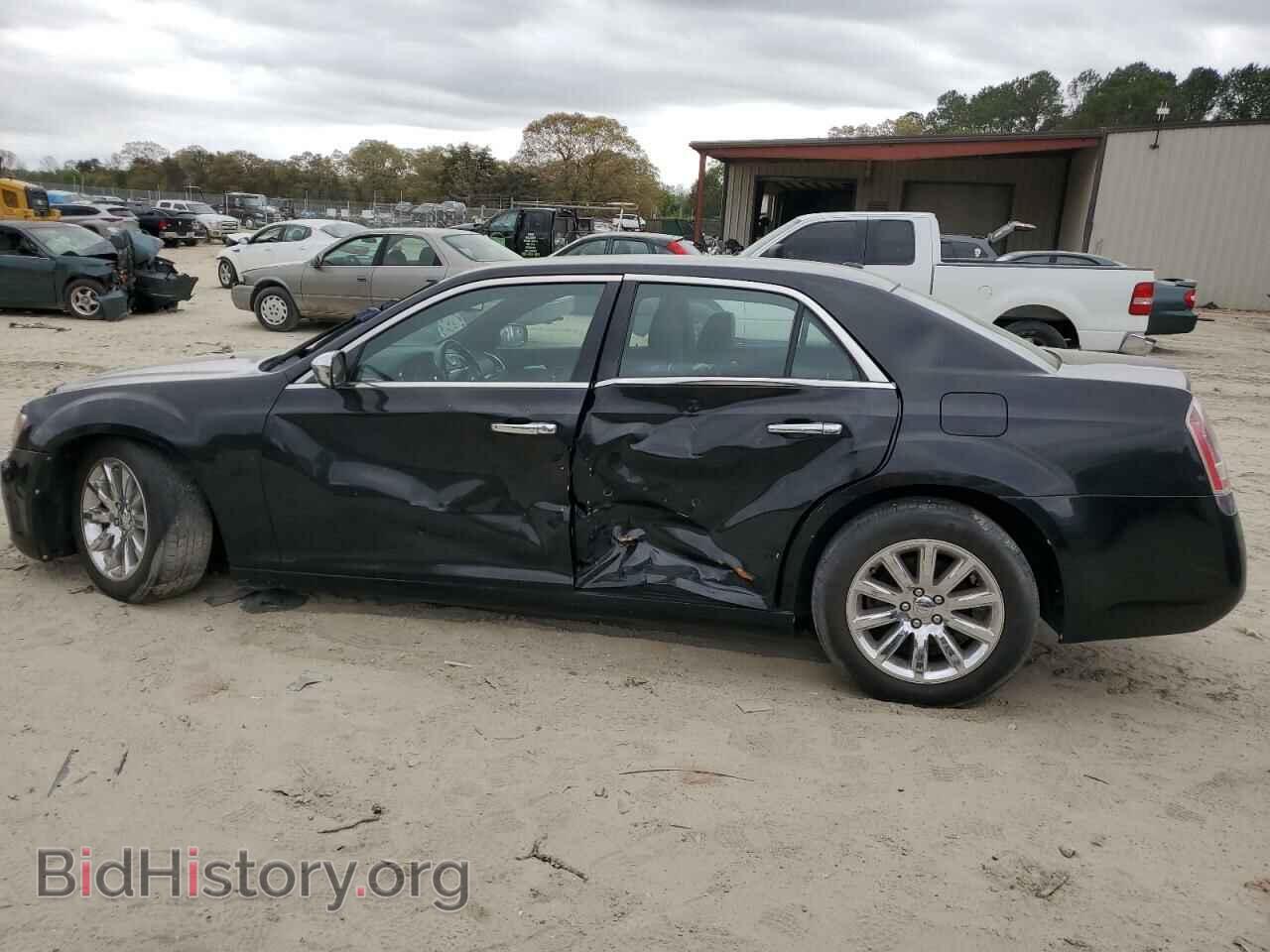 2013 CHRYSLER 300 - VIN: 2C3CCAET3DH510023 - Фото 2