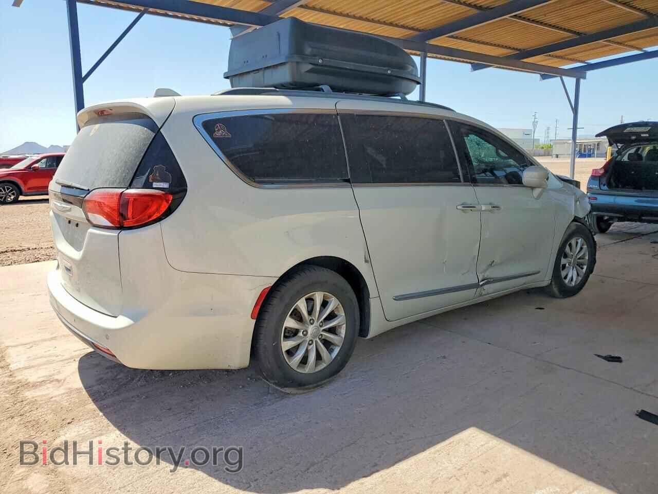 2017 Chrysler PACIFICA (VIN 2C4RC1BGXHR610973) — фото 3 из 15
