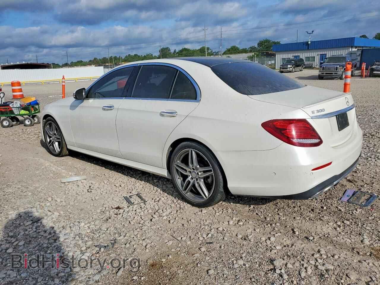 2017 MERCEDES-BENZ E-CLASS - VIN: WDDZF4KB0HA162122 - Фото 2